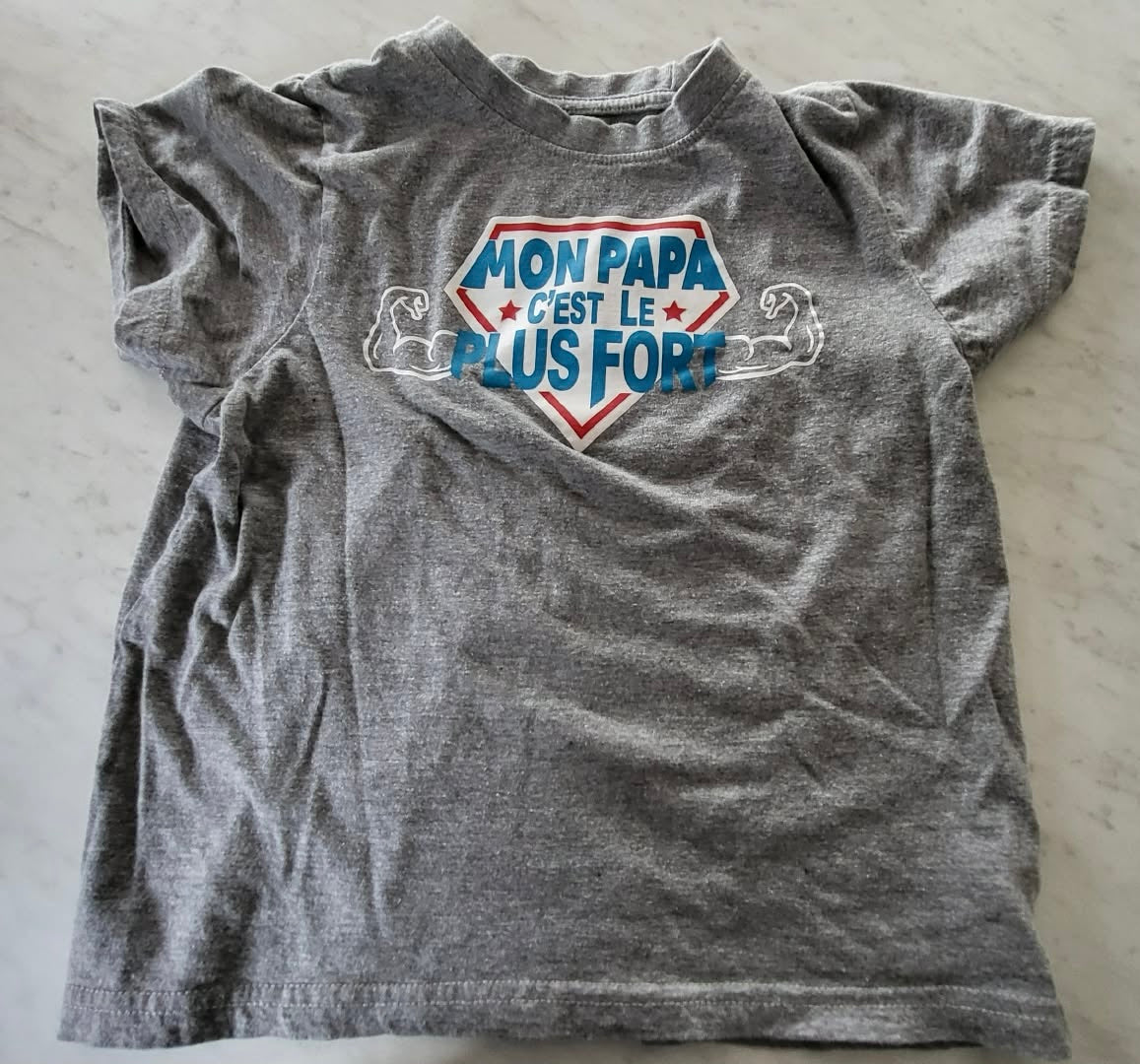 T-shirt mon papa est le plus fort 4-5 ans