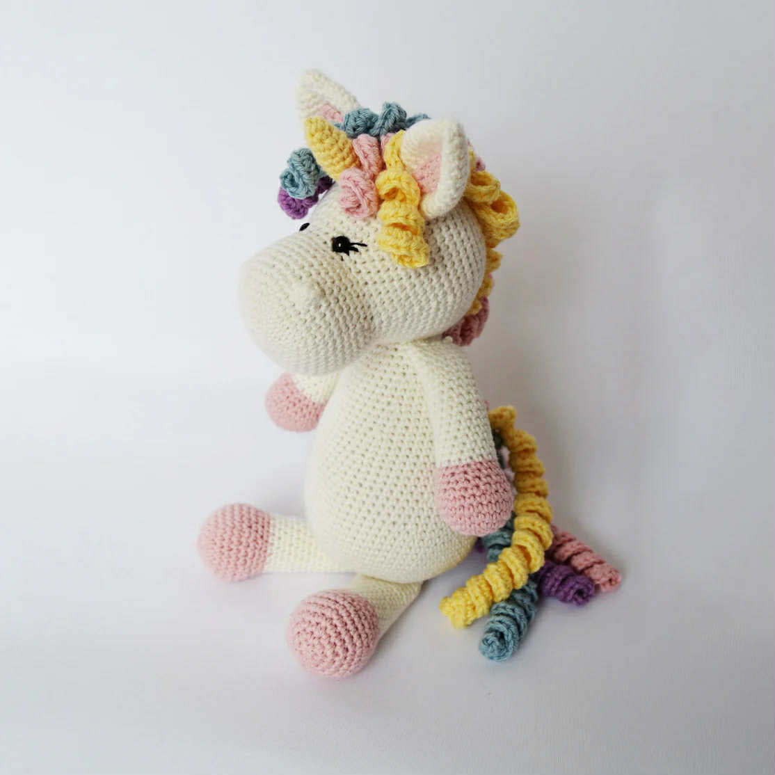 Petit toutou Léa la licorne 30 cm