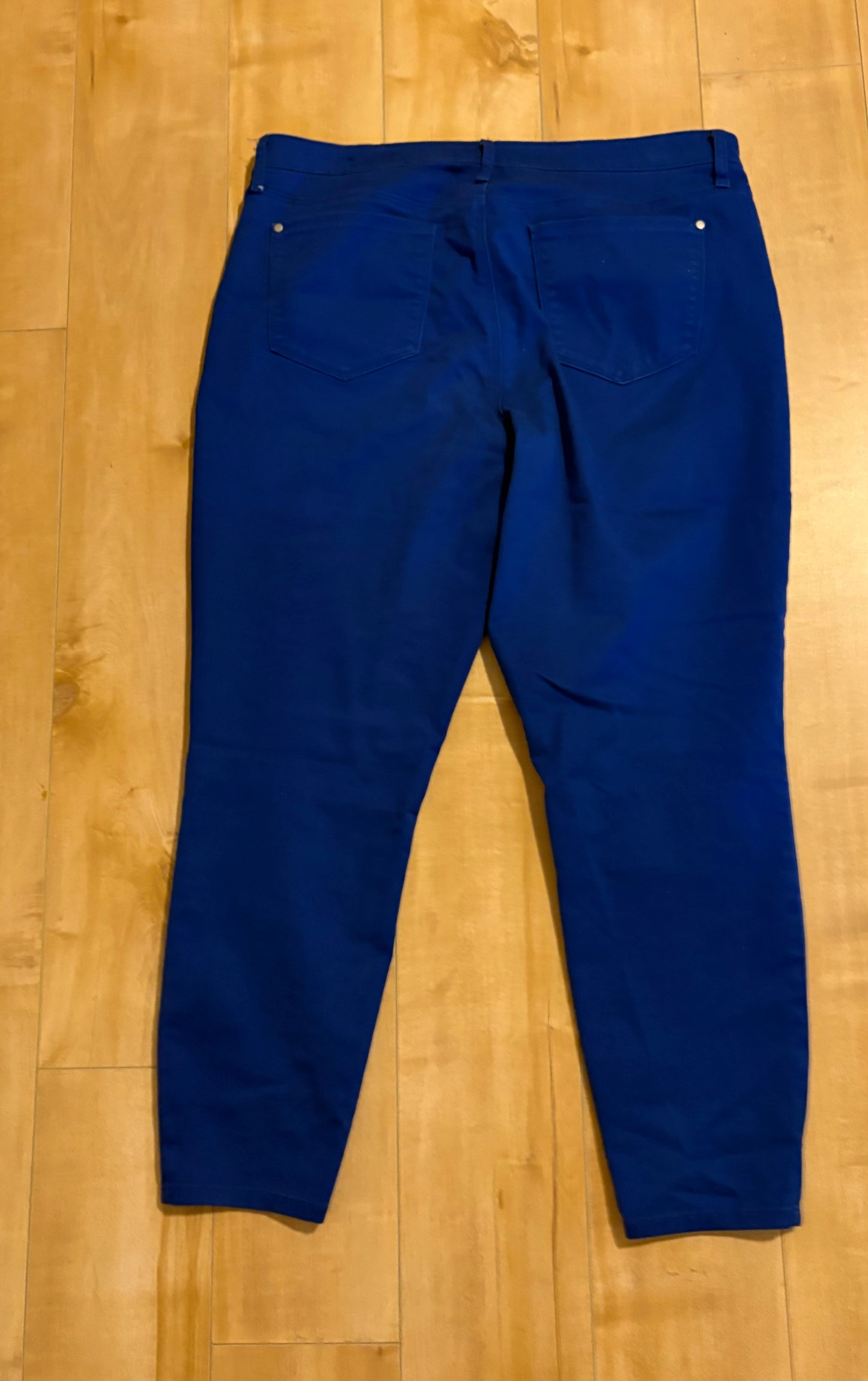 Capris taille 28 équvaut large-xlarge