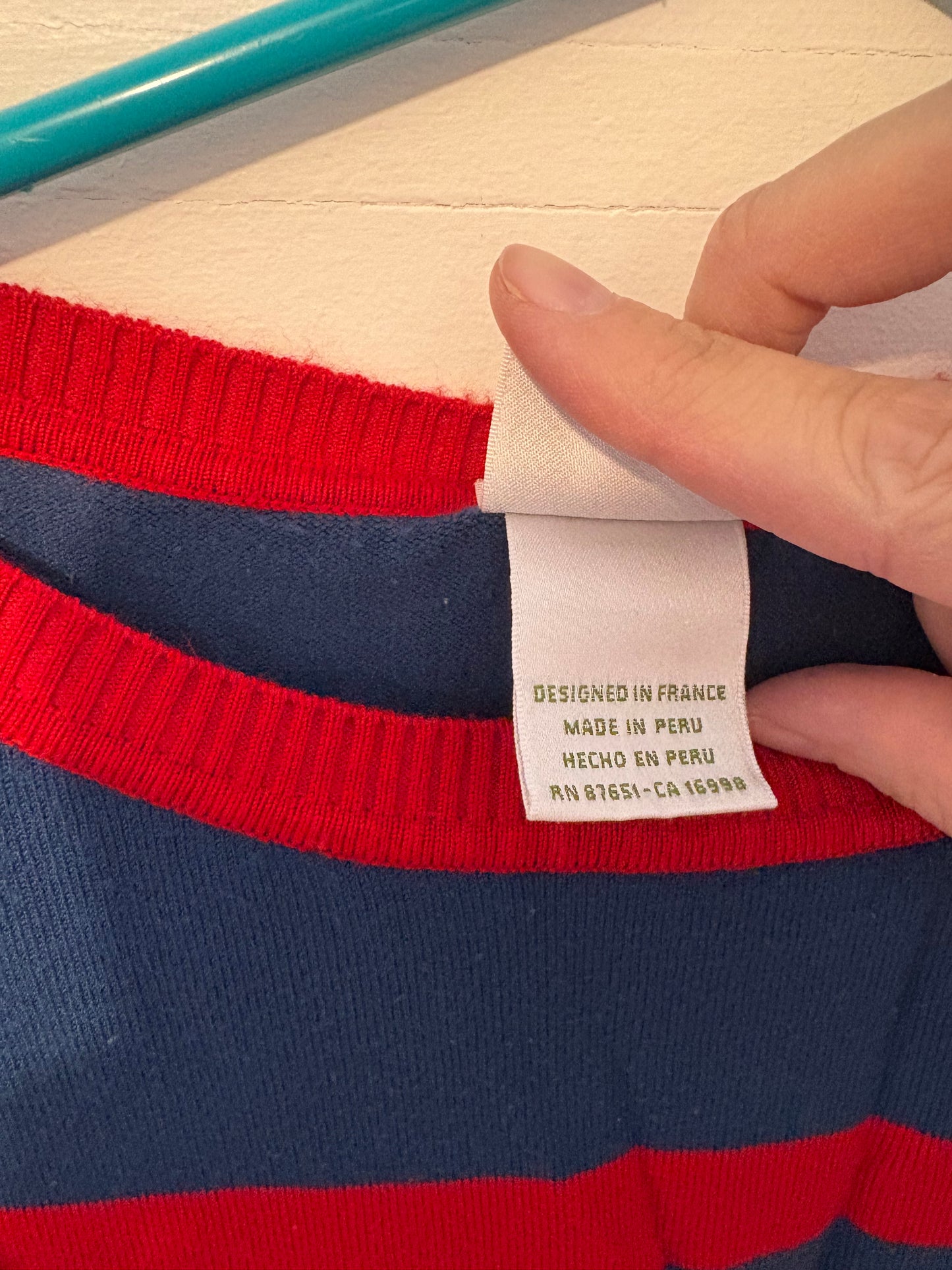 Gilet Lacoste valeur 110$ neuf taille 36 équivaut à 10-12 ans