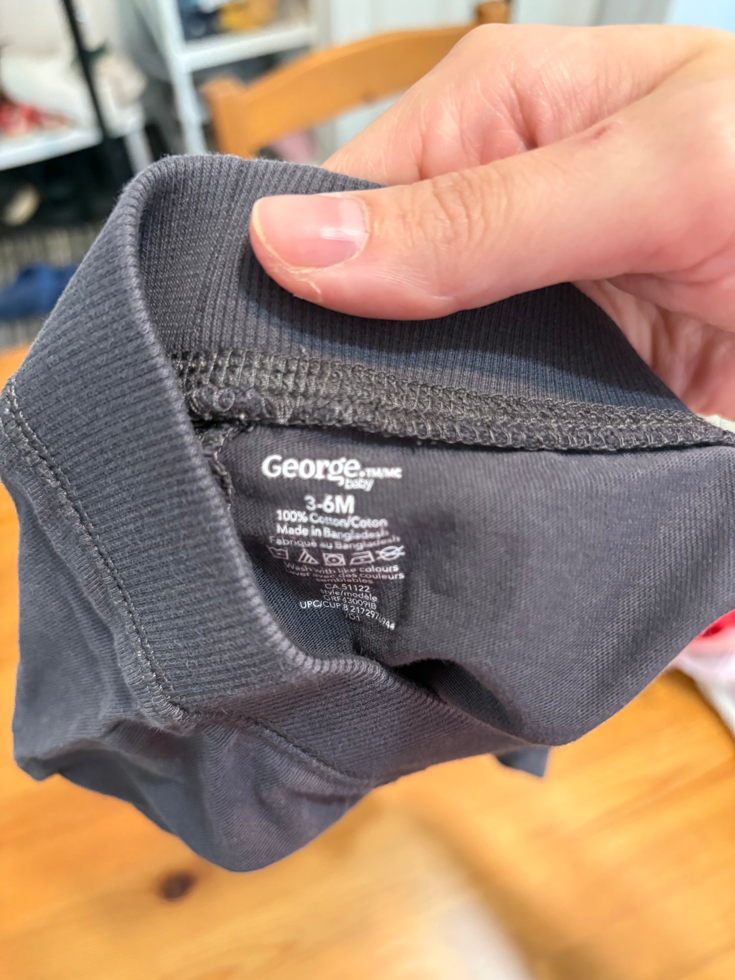 Pantalon george 3-6 mois état neuf Gris
