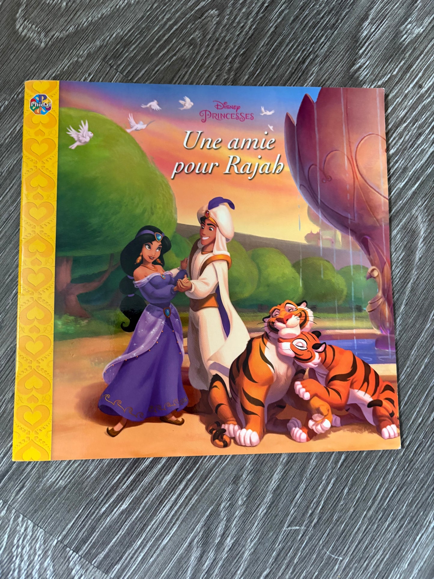 Livre disney un amie pour Rajah