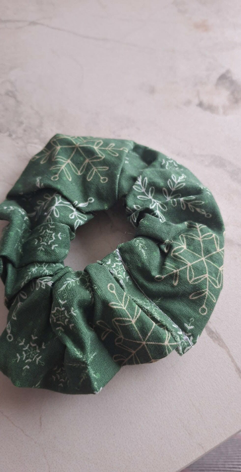 Chouchou vert flocon blanc