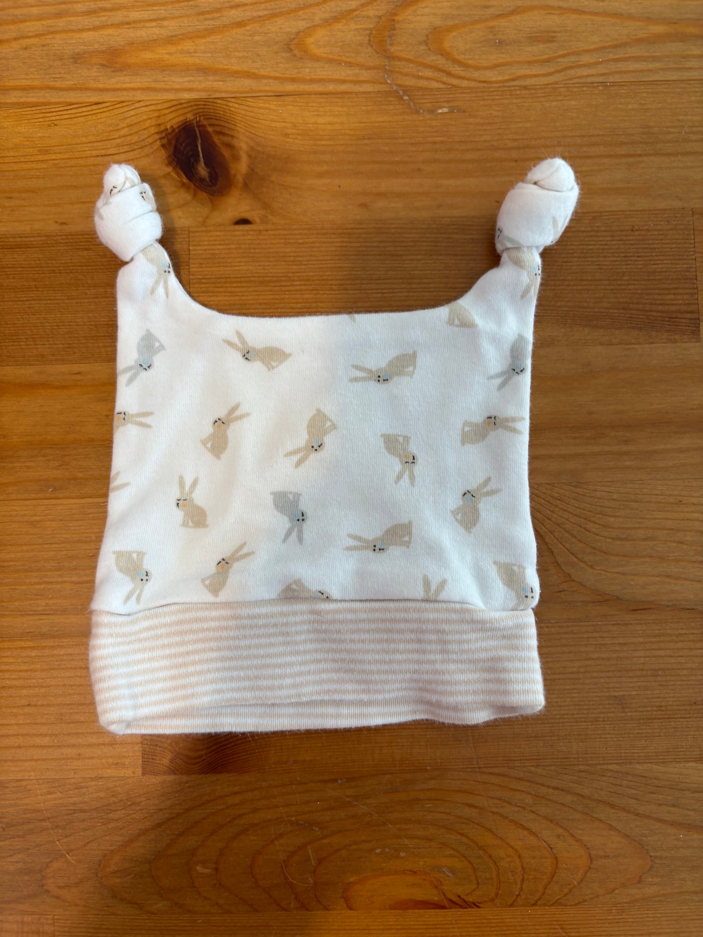 Bonnet 1-3 mois trois mouton