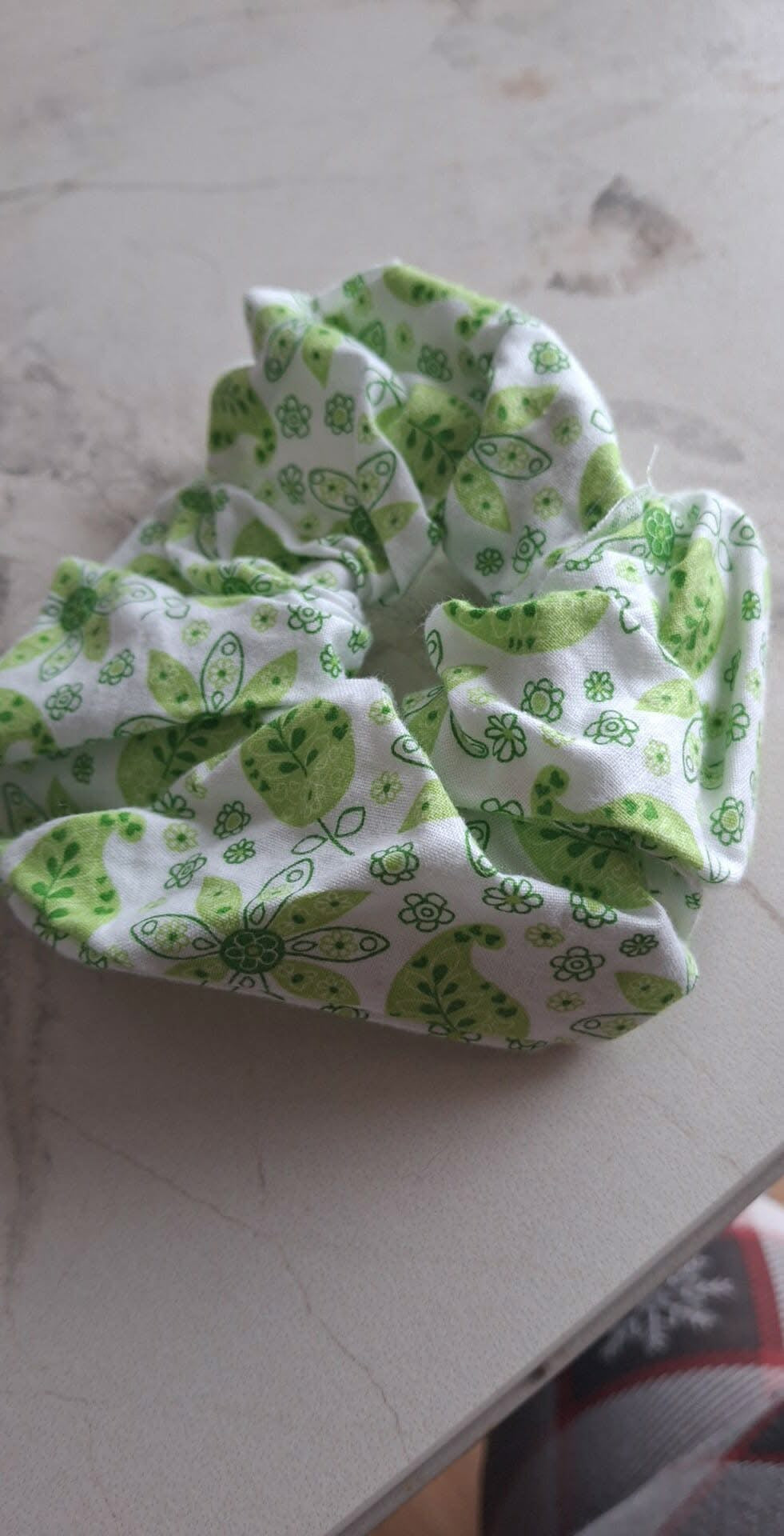 Chouchou blanc feuille et fleur verte