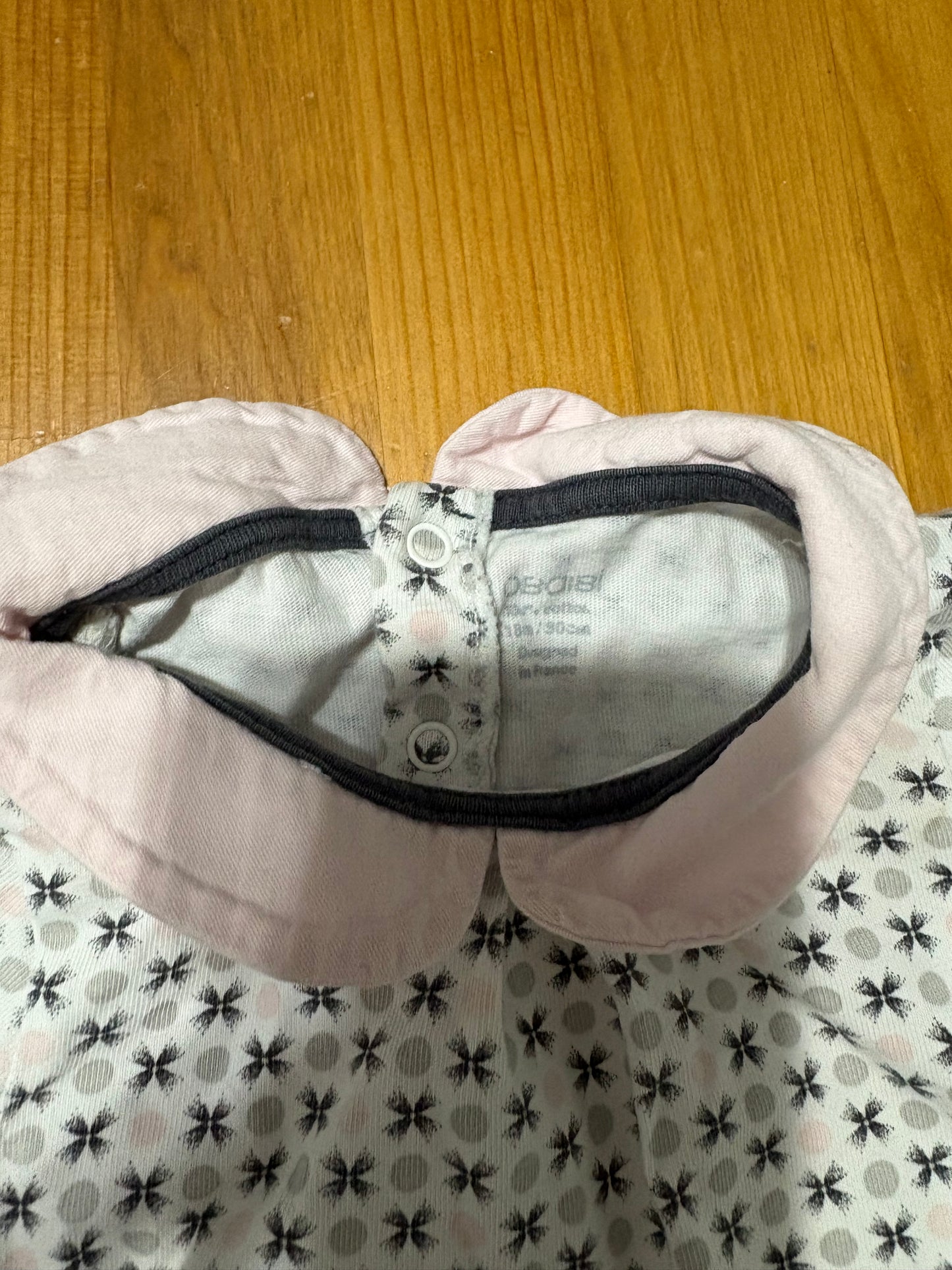 Gilet obaïbi 18 mois fait petit