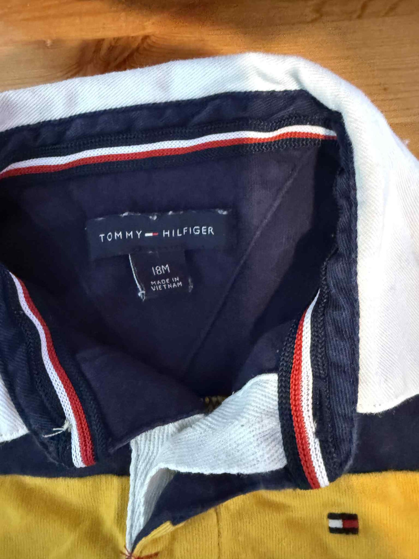 Habit tommy hilfigher 18 mois
