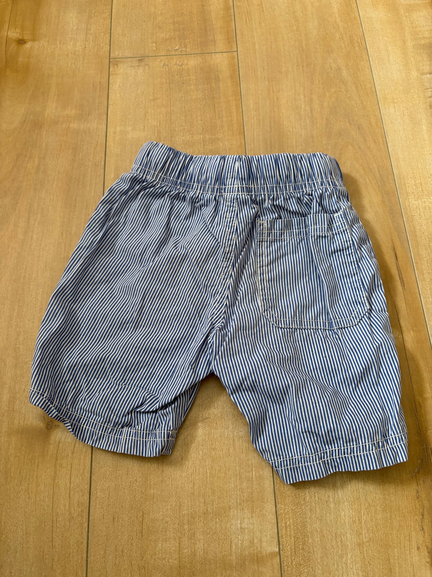 Short carter’s 2T état neuf (ConsignationML)