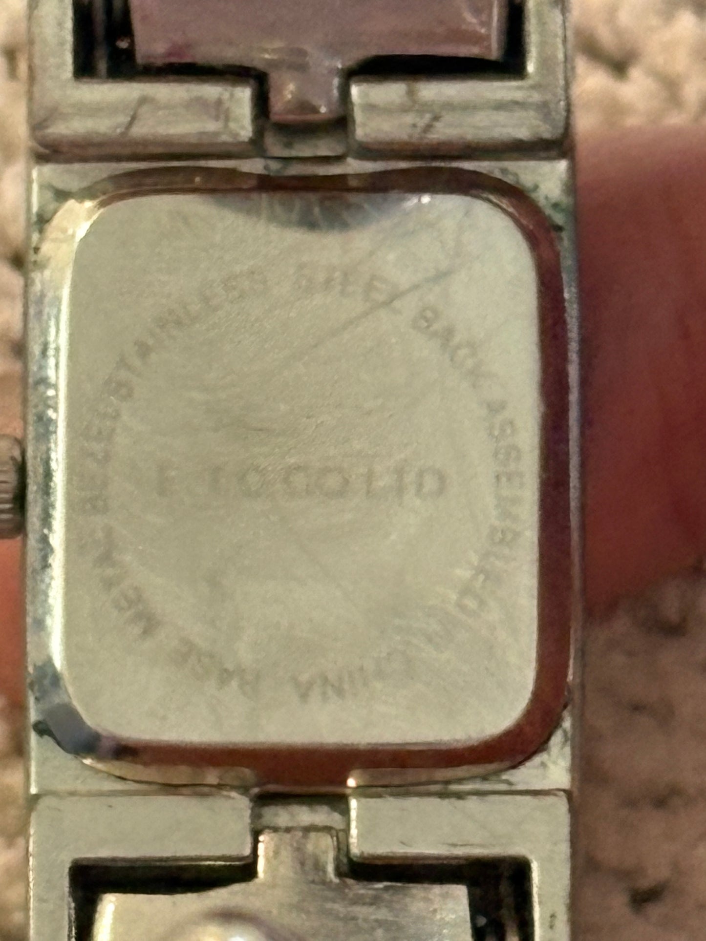 Montre stenless fait petit