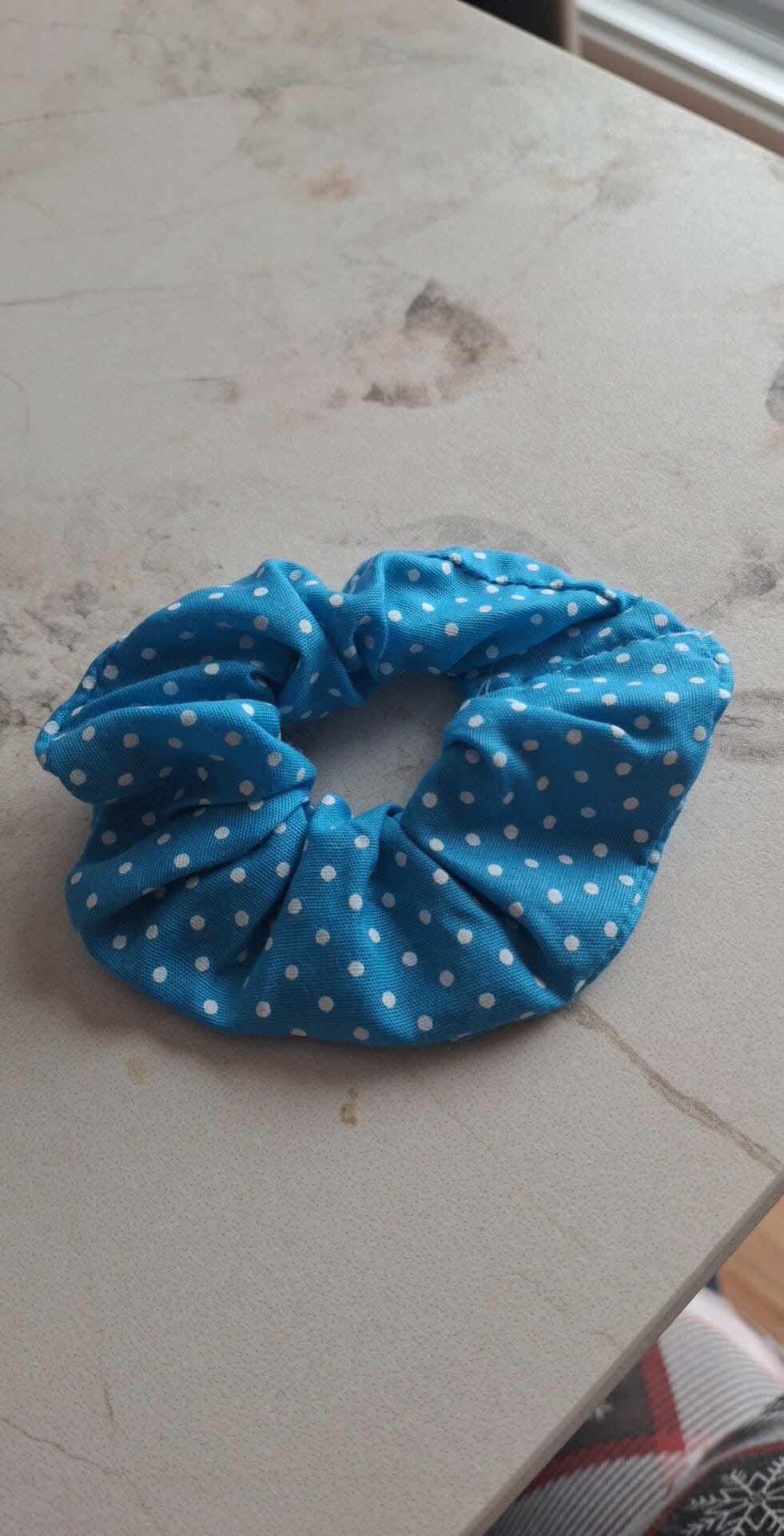 Chouchou turquoise pois blanc