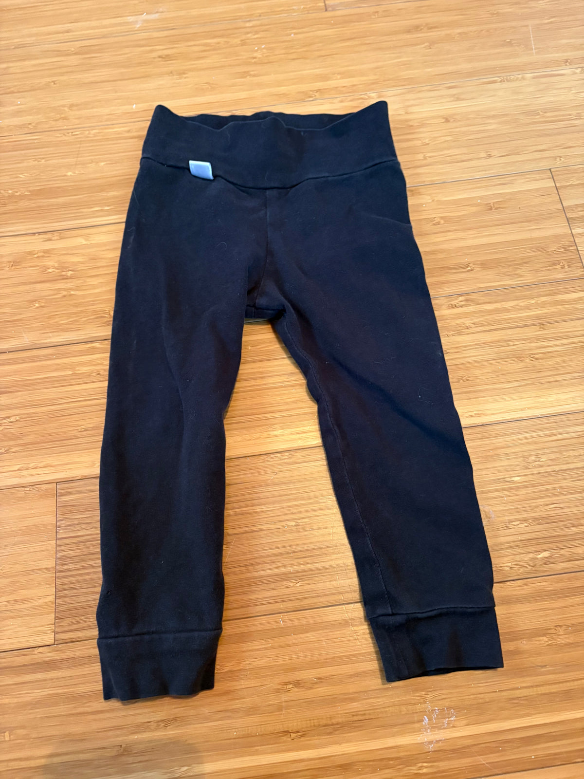 Pantalon fille je dirait 6-9 mois (cmb)