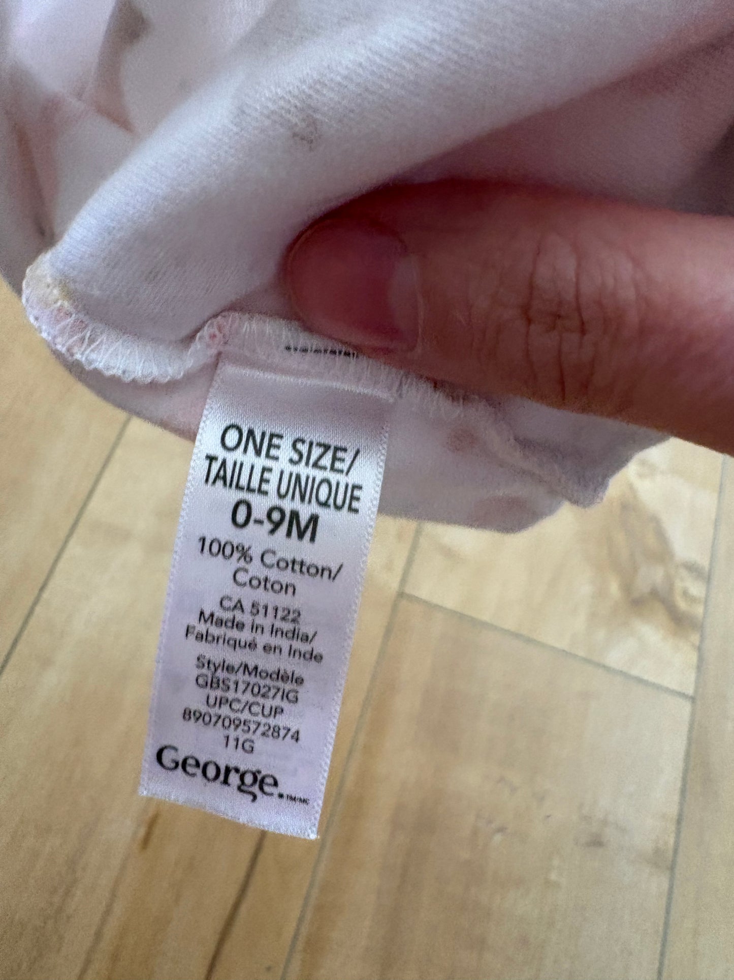 bonnet geoerge o/s 0-9 mois état neuf