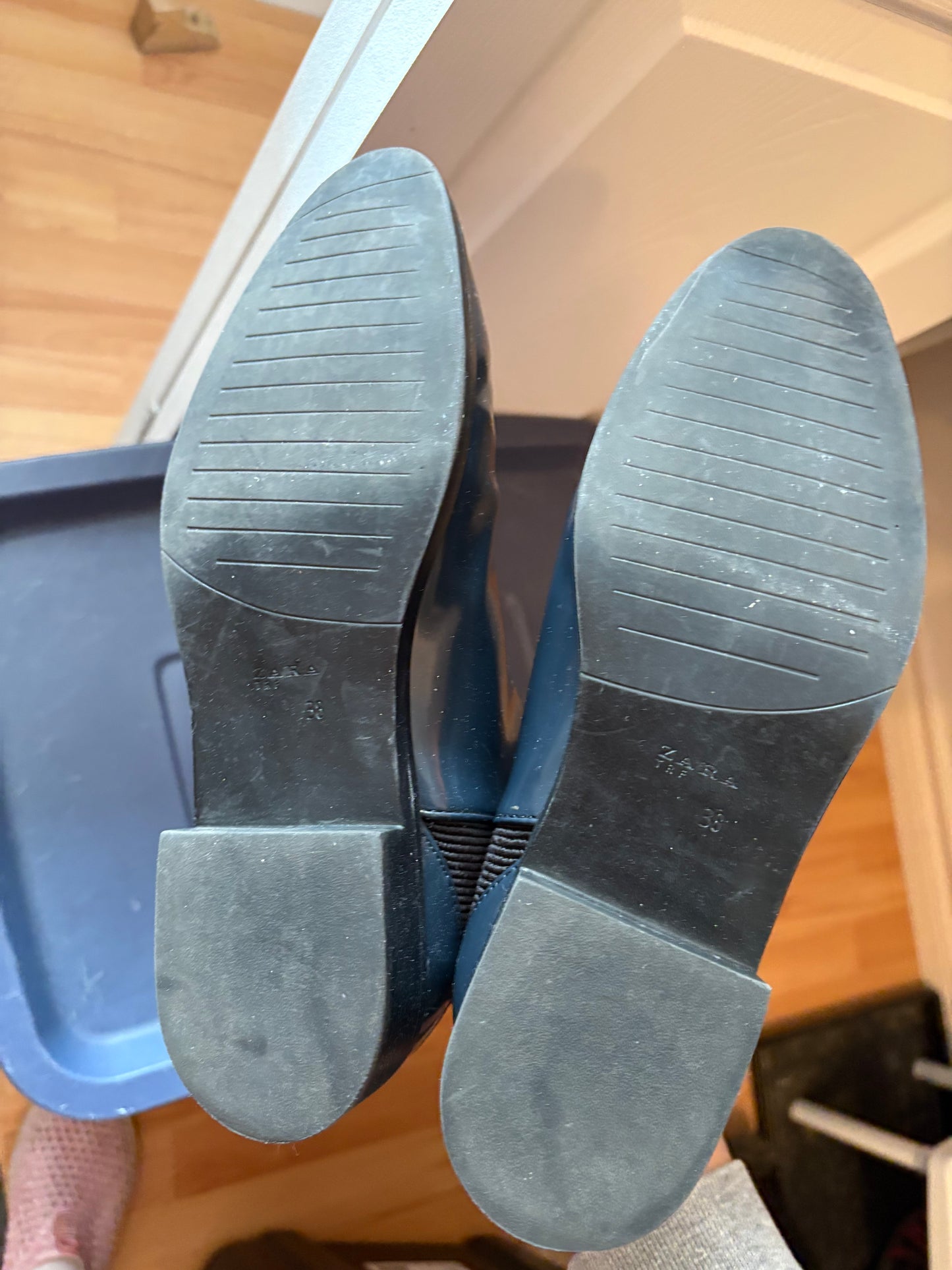 Botte zara taille 38 état neuf ( équivaut 8)