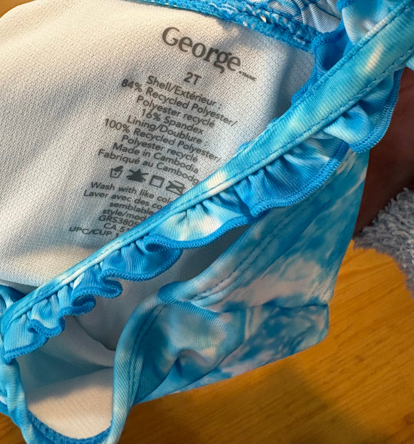 Costume de bain état neuf george 2T