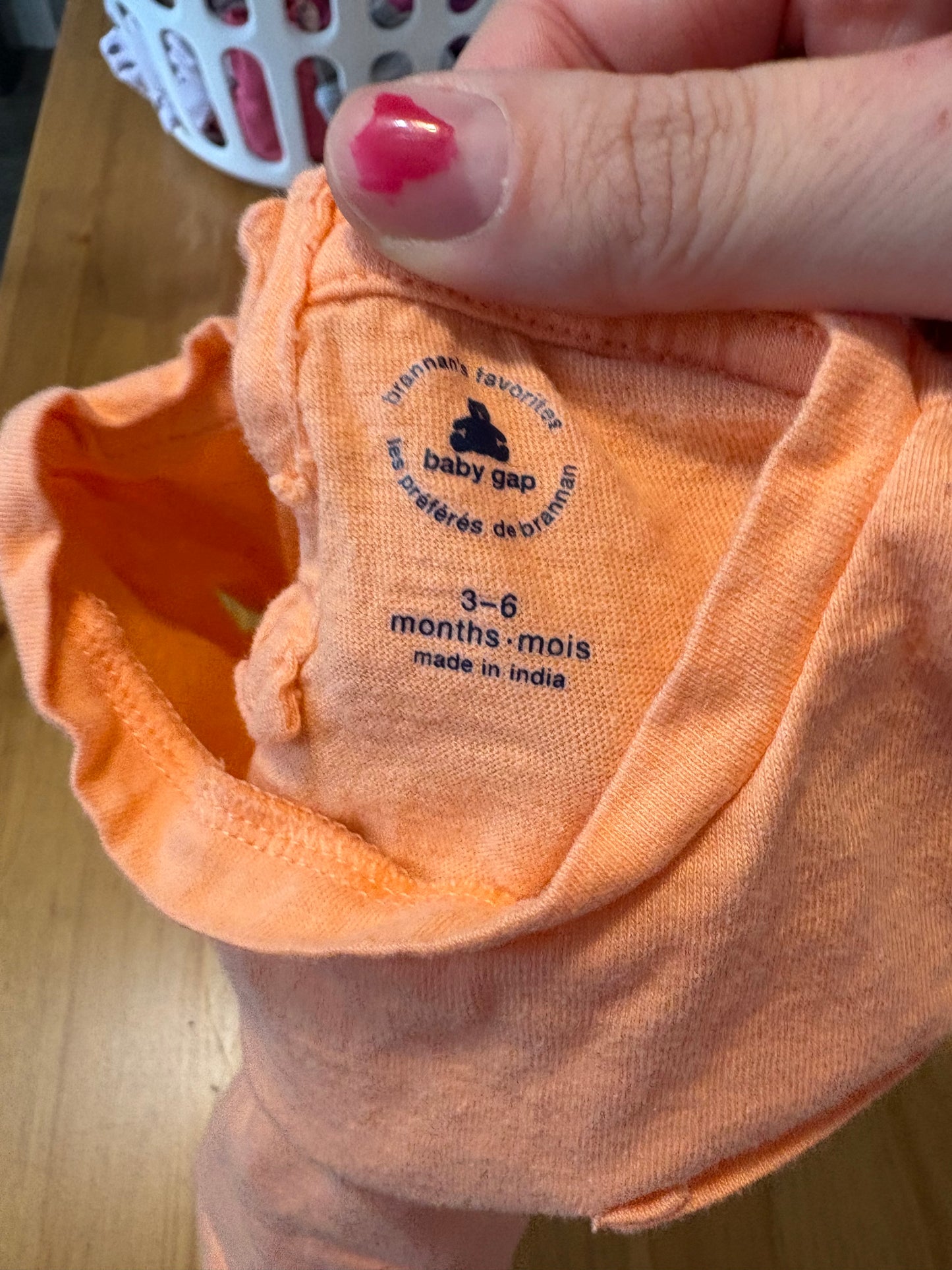 T-shirt baby gap 3-6 fait petit