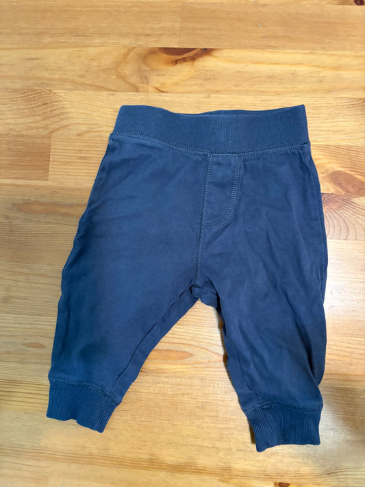 Pantalon george 3-6 mois état neuf Gris