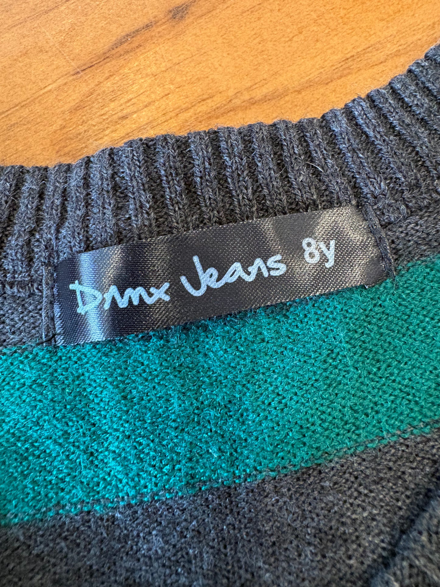 Chandail damx jeans 8 ans fait petit je dirait 6 ans (cmb)