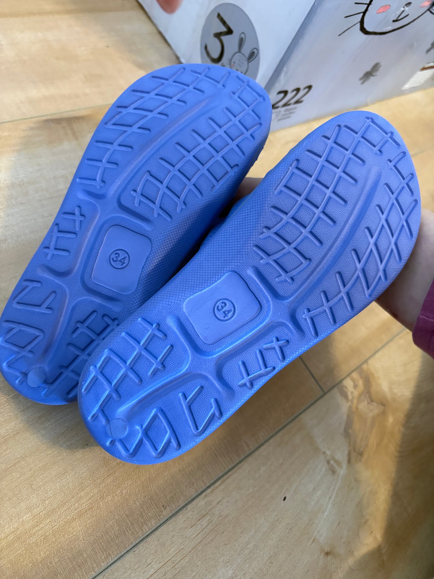 Sandale kawai taille 34 état neuf