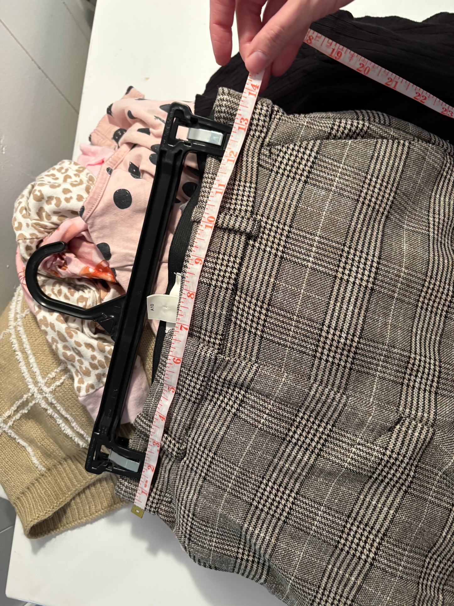 Pantalon neuf H&M taille 6 info de la taille en description