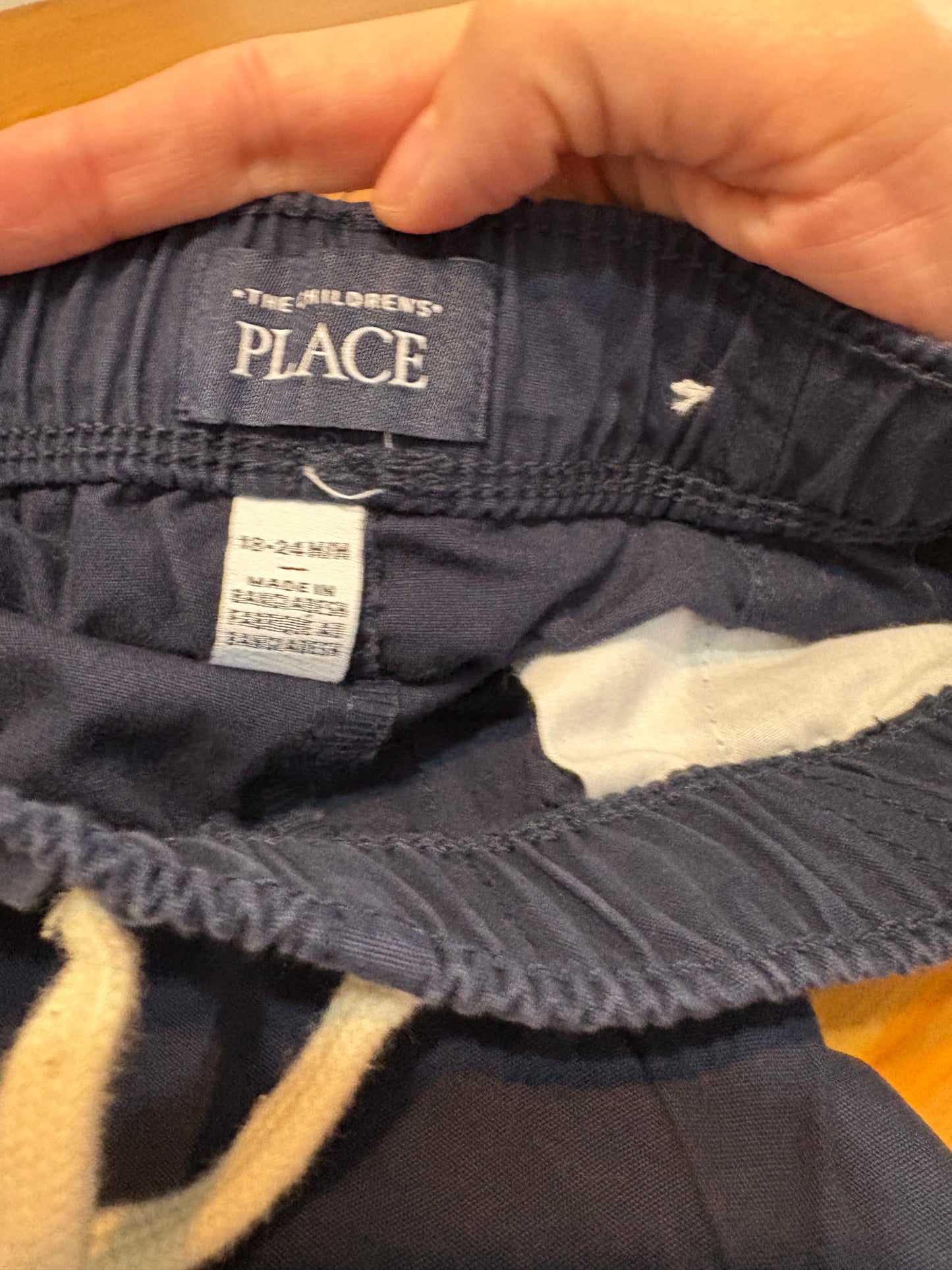 Pantalon long children place 18-24 mois peux ce transformer en 3/4