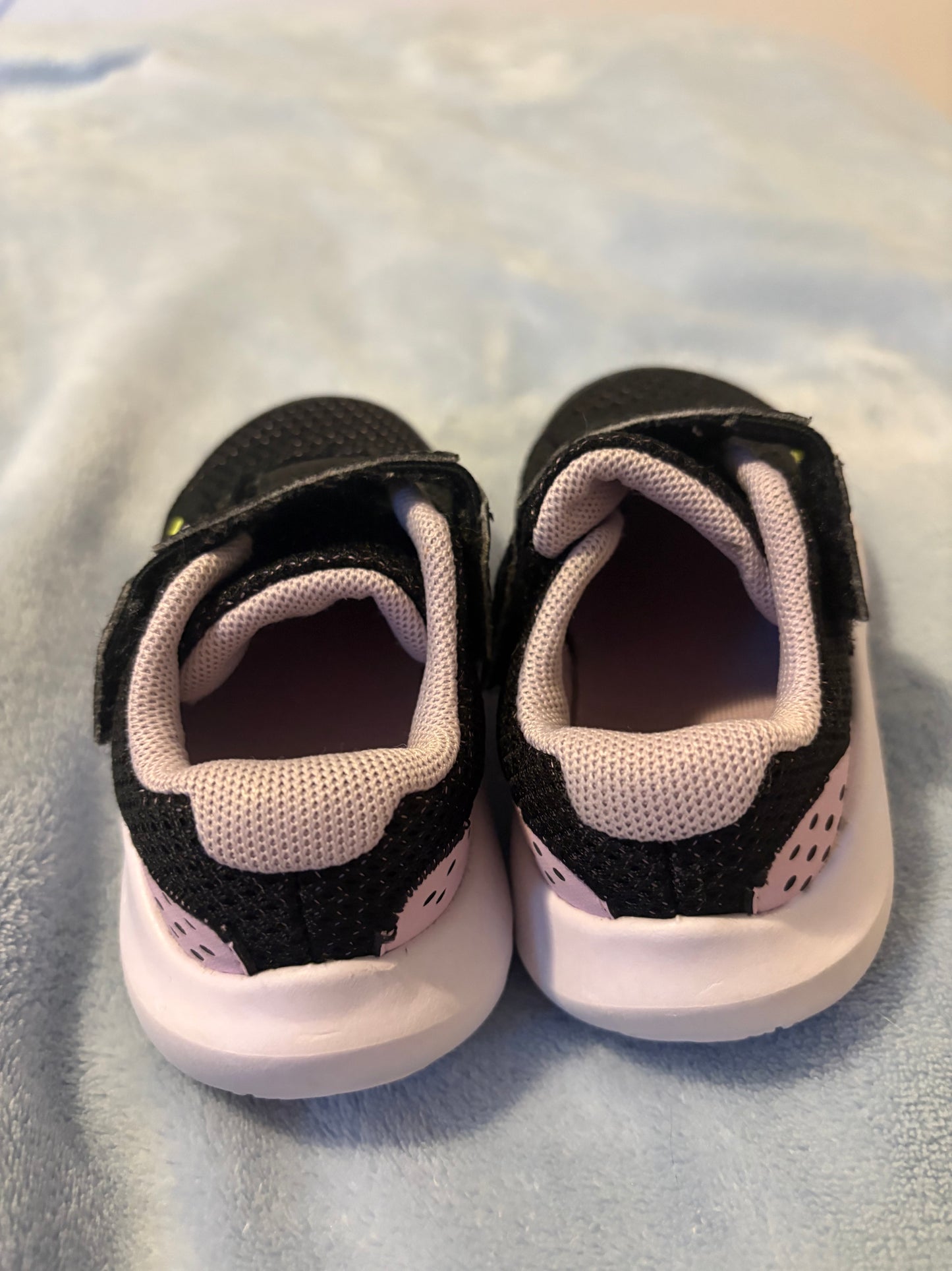 Soulier Under armour état neuf pour bébé taille 5 us