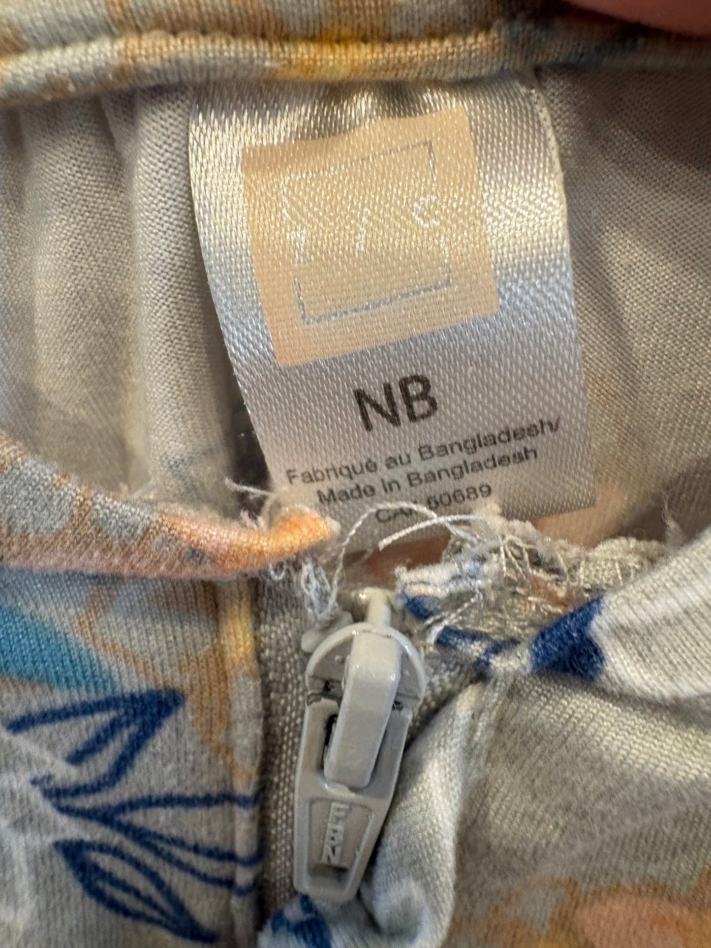 Pyjama zic newborn fait aussi 0-3 mois j'ai le bandeau qui va avec (cmb)
