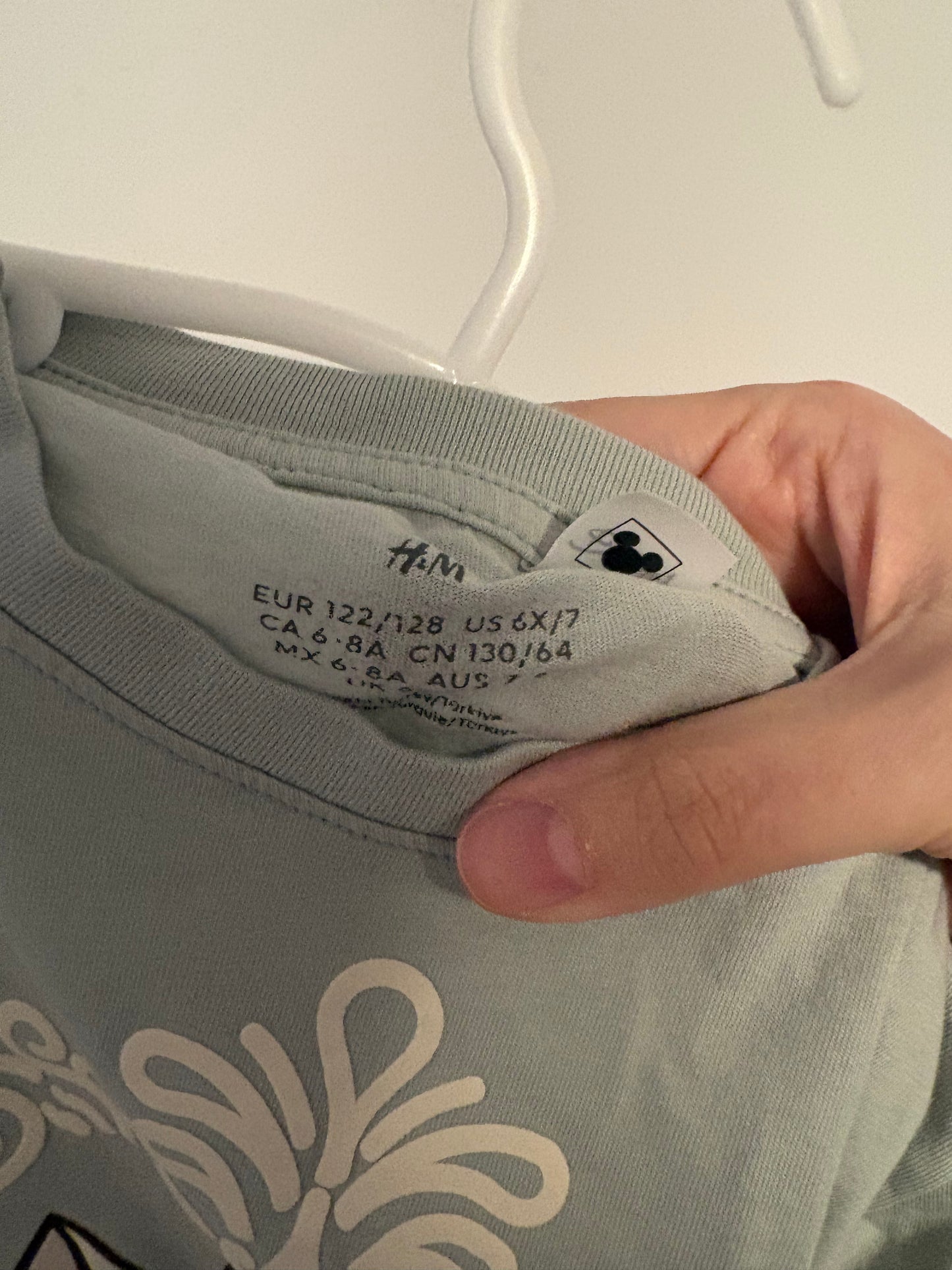 t-shirt h&m disney 6-8 ans