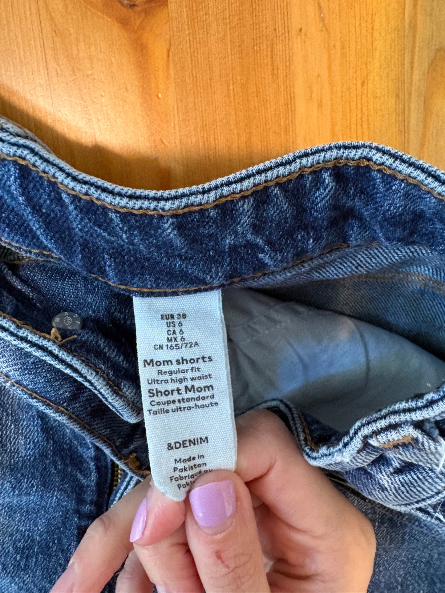 Mom short &Denim taille 6 + 20% de rabais appliquer au panier