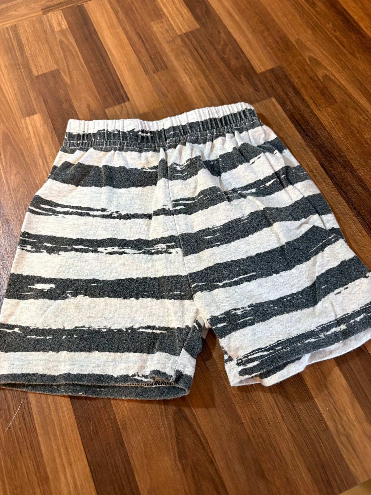 Short marque inconnu 12 mois (cmb)