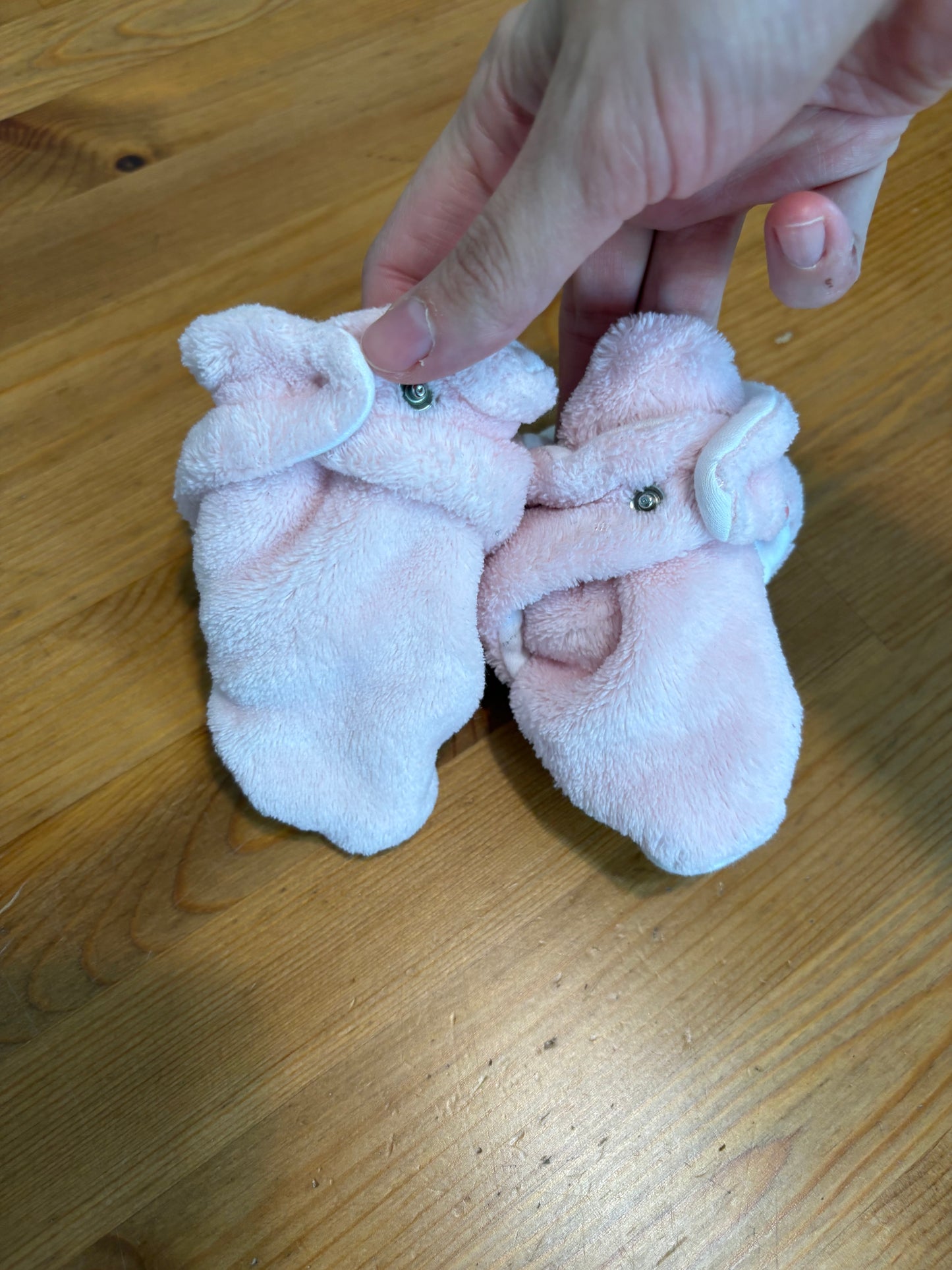 Pantouffle trois mouton 6-12 mois Super état