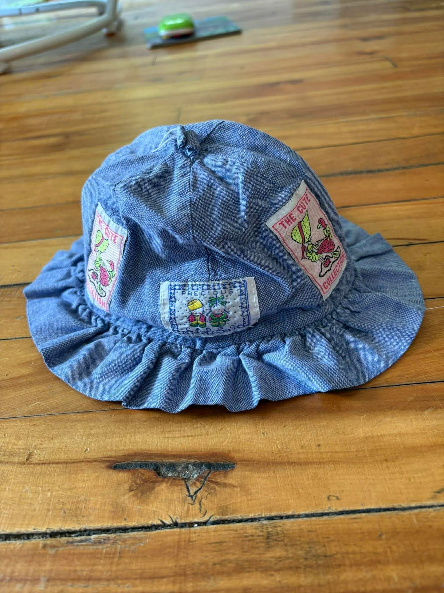 Chapeau vintage fraisinette 0-3 mois