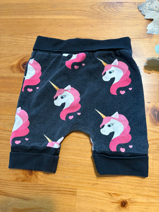 Short croque amour fait au Qc 6-12 mois environ