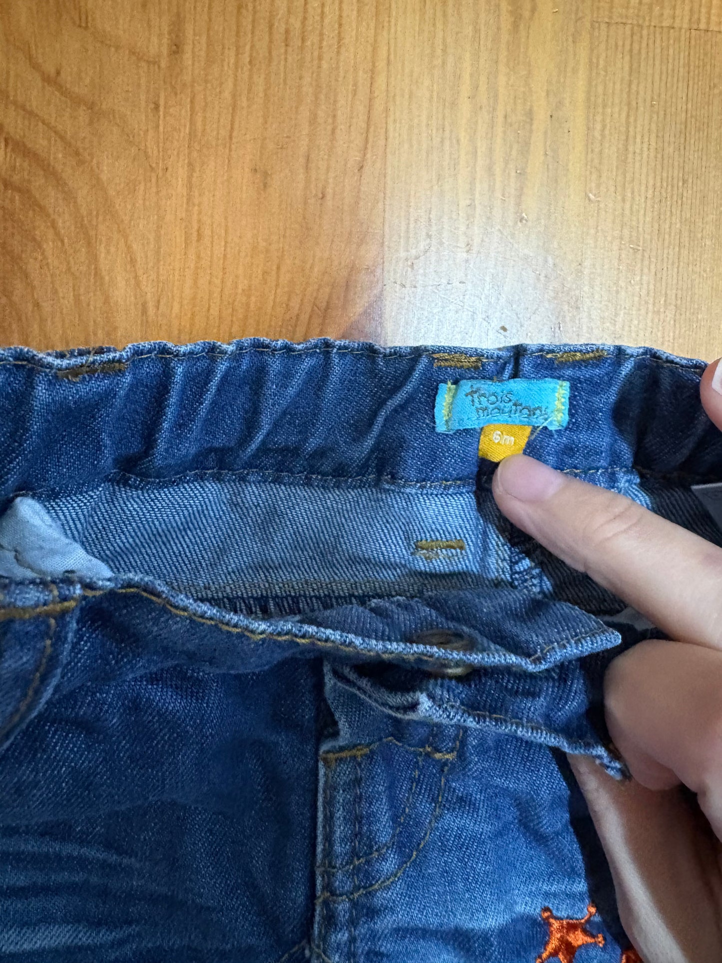 pantalon jeans trois mouton 6 mois état neuf