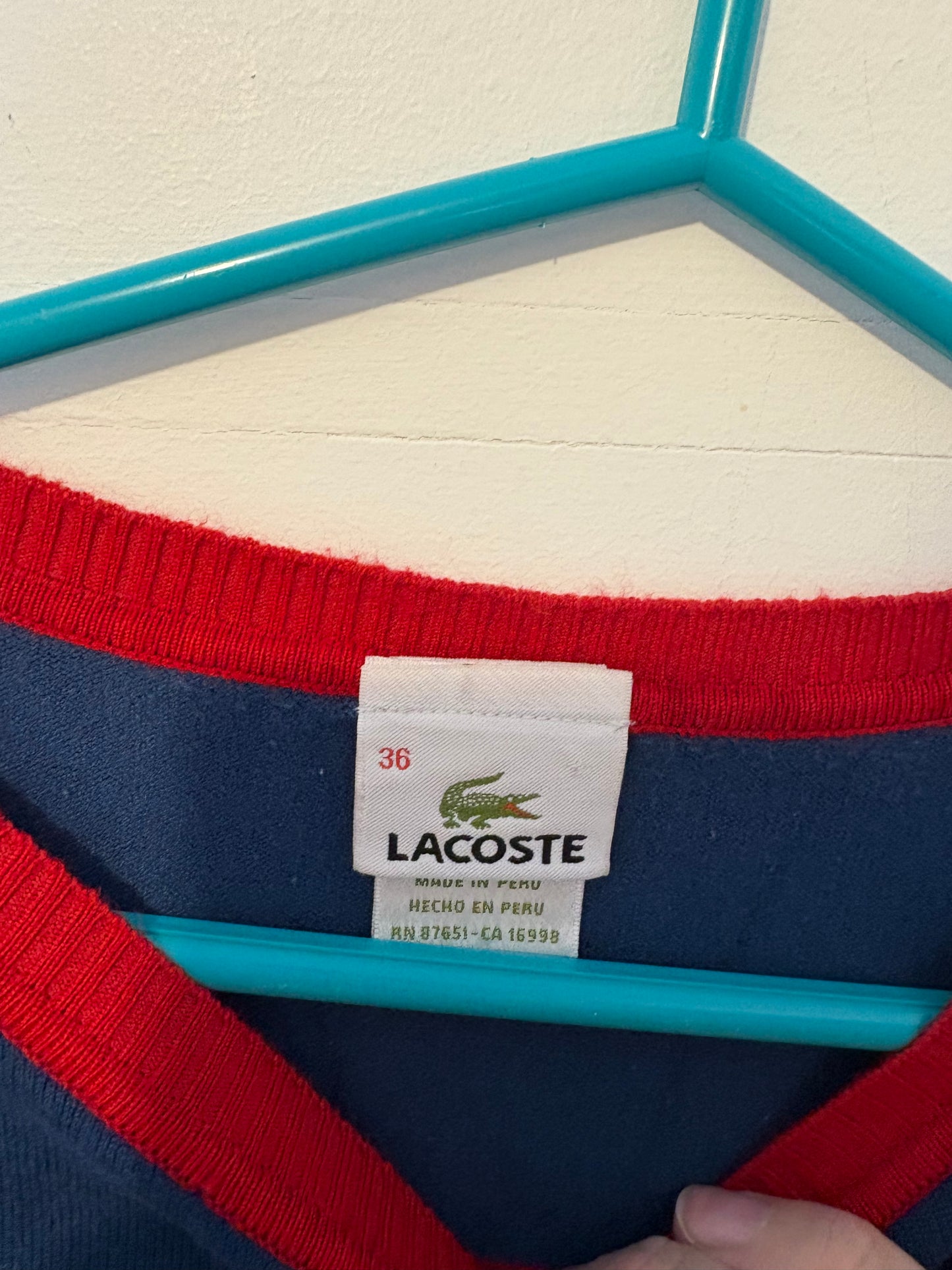 Gilet Lacoste valeur 110$ neuf taille 36 équivaut à 10-12 ans
