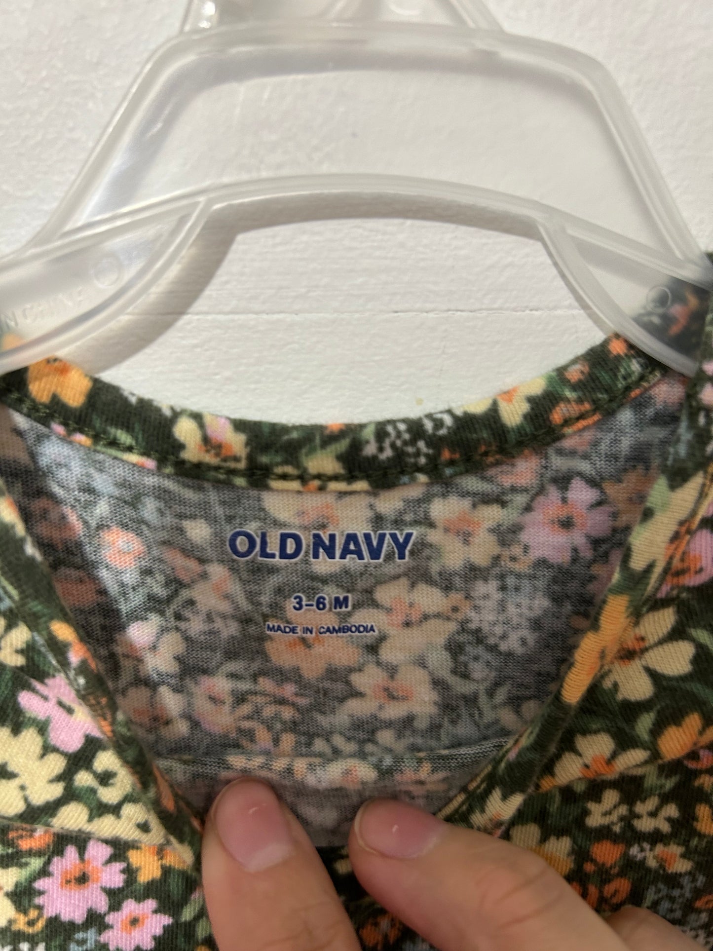 Robe Old navy 3-6 mois fait petit
