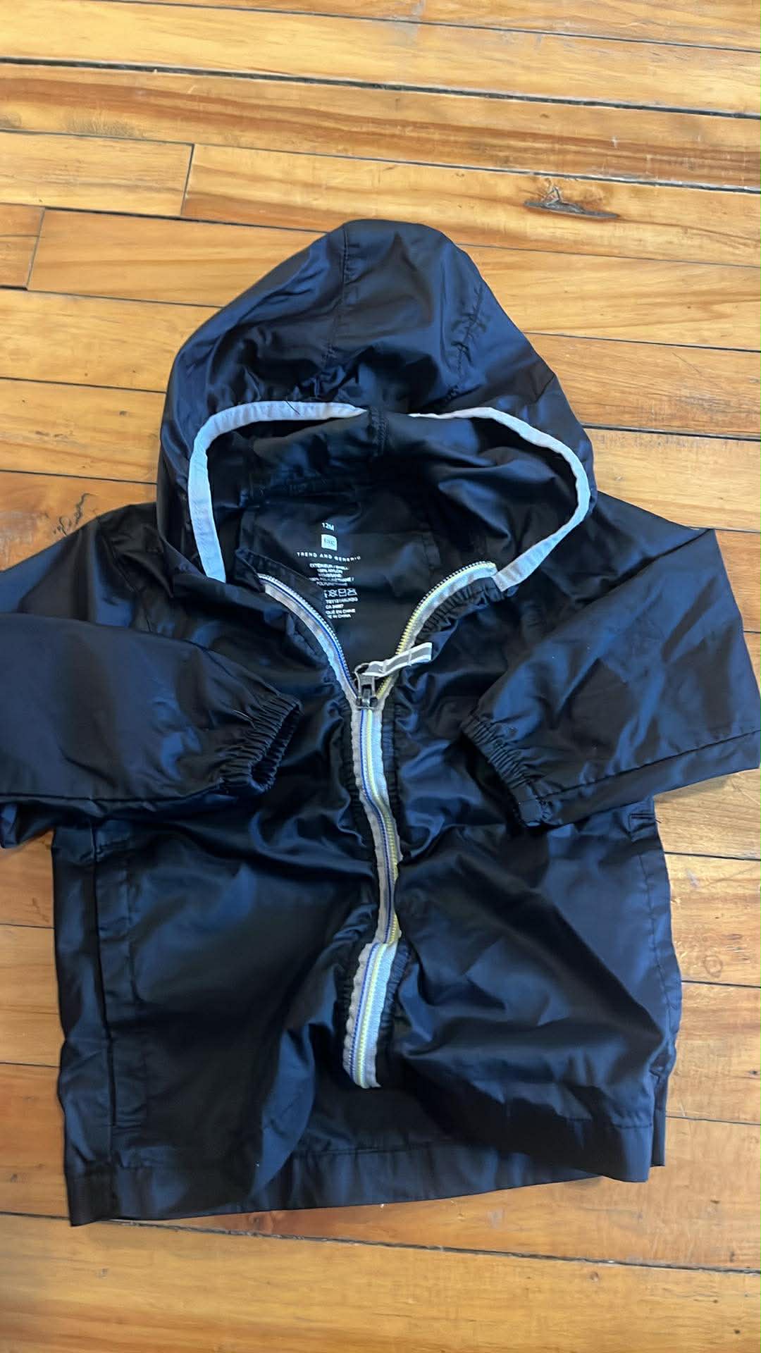 Impérméable 12 mois tag neuf