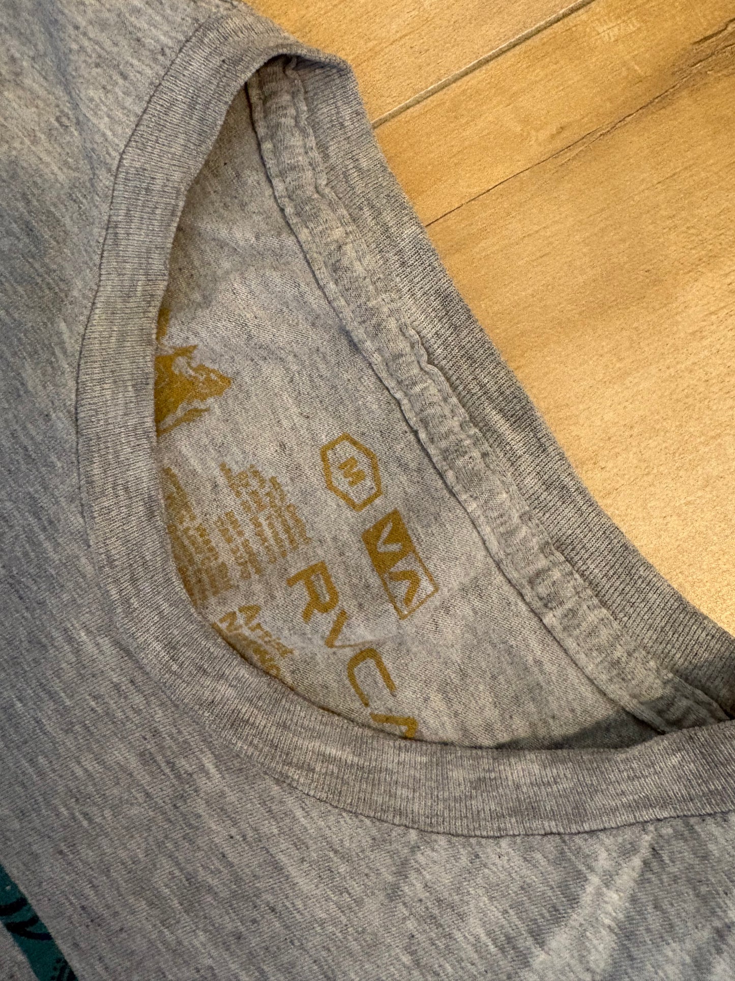 t-shirt homme rvca medium *