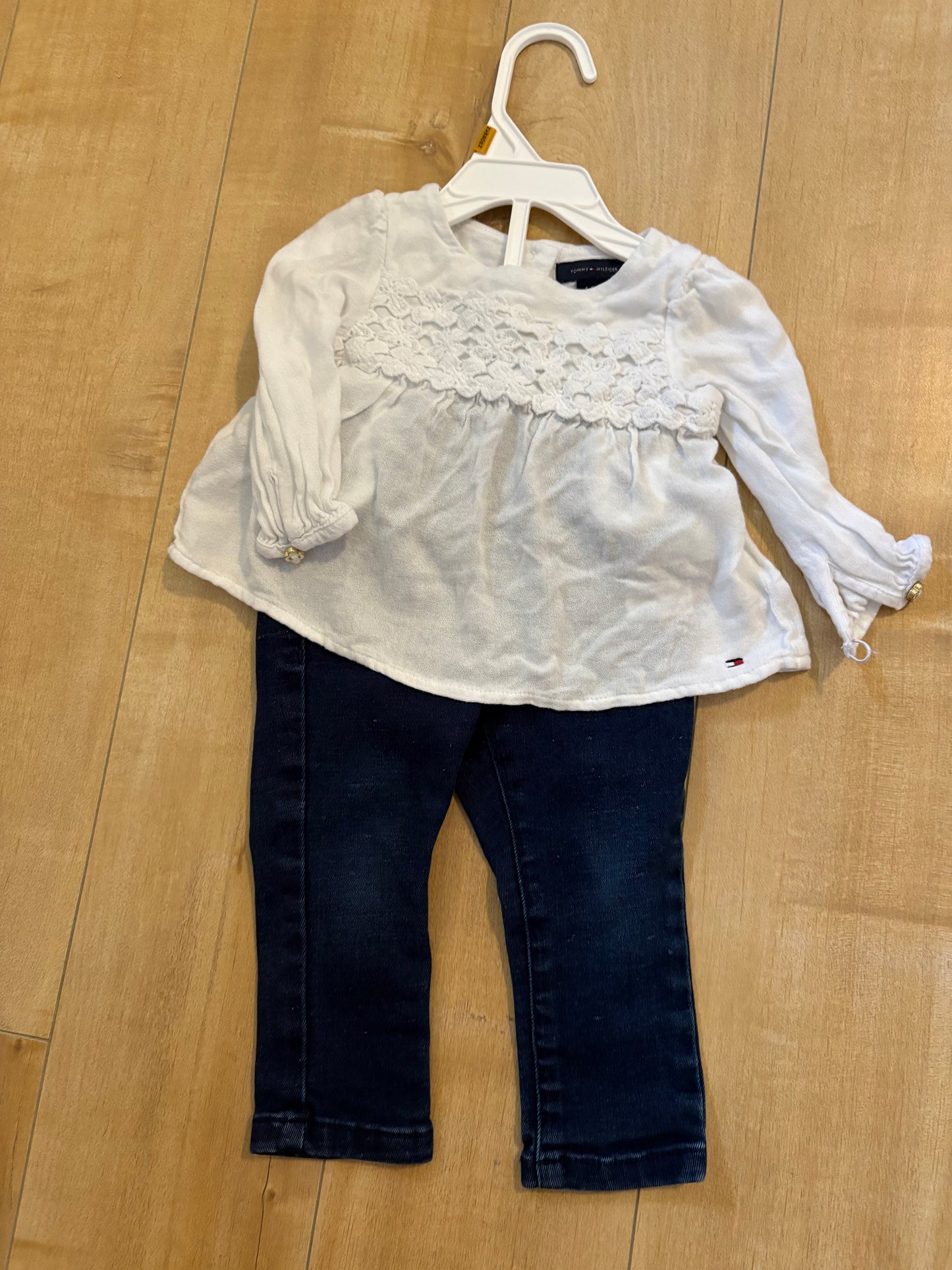 Ensemble tommy hilfigher 6-9 mois