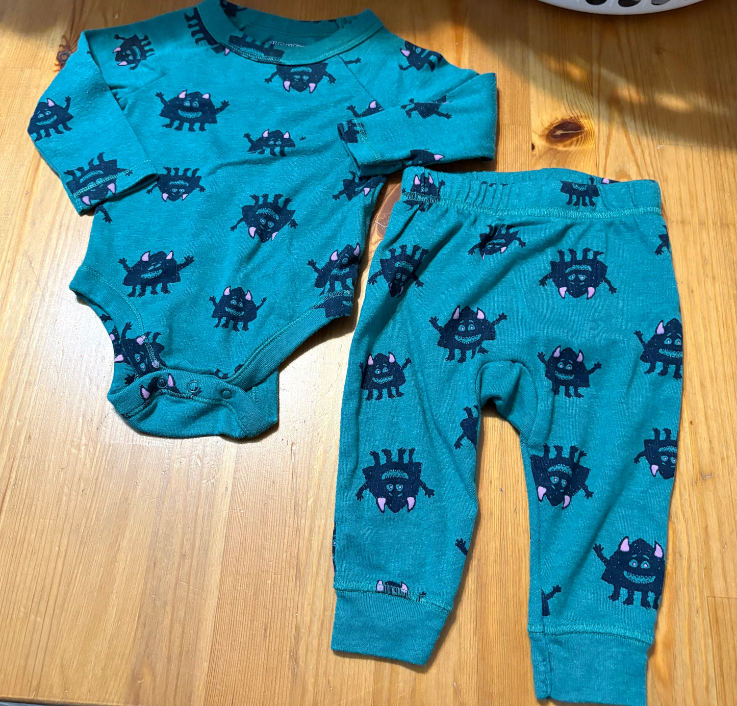 Ensemble old navy 3-6 mois