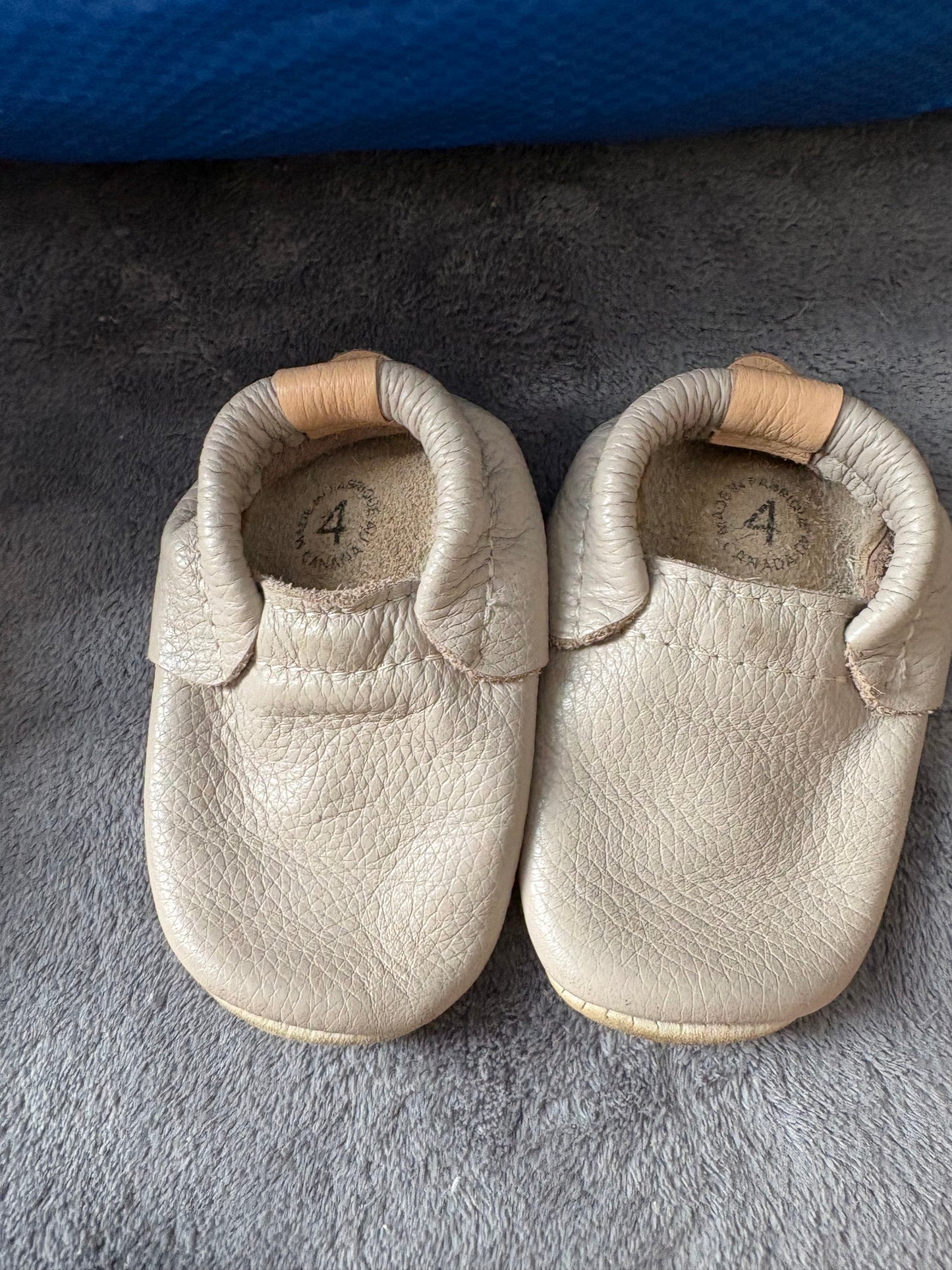 Chaussure en cuire taille 4