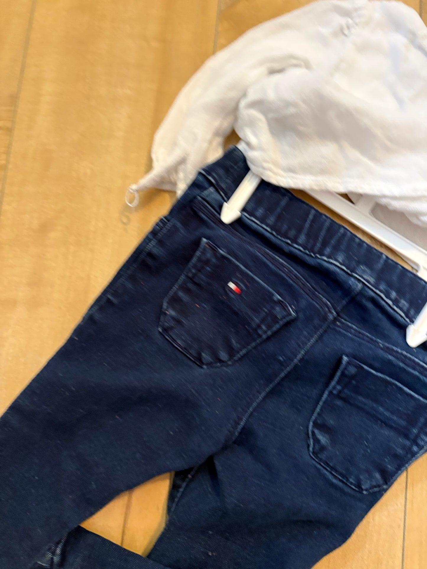 Ensemble tommy hilfigher 6-9 mois