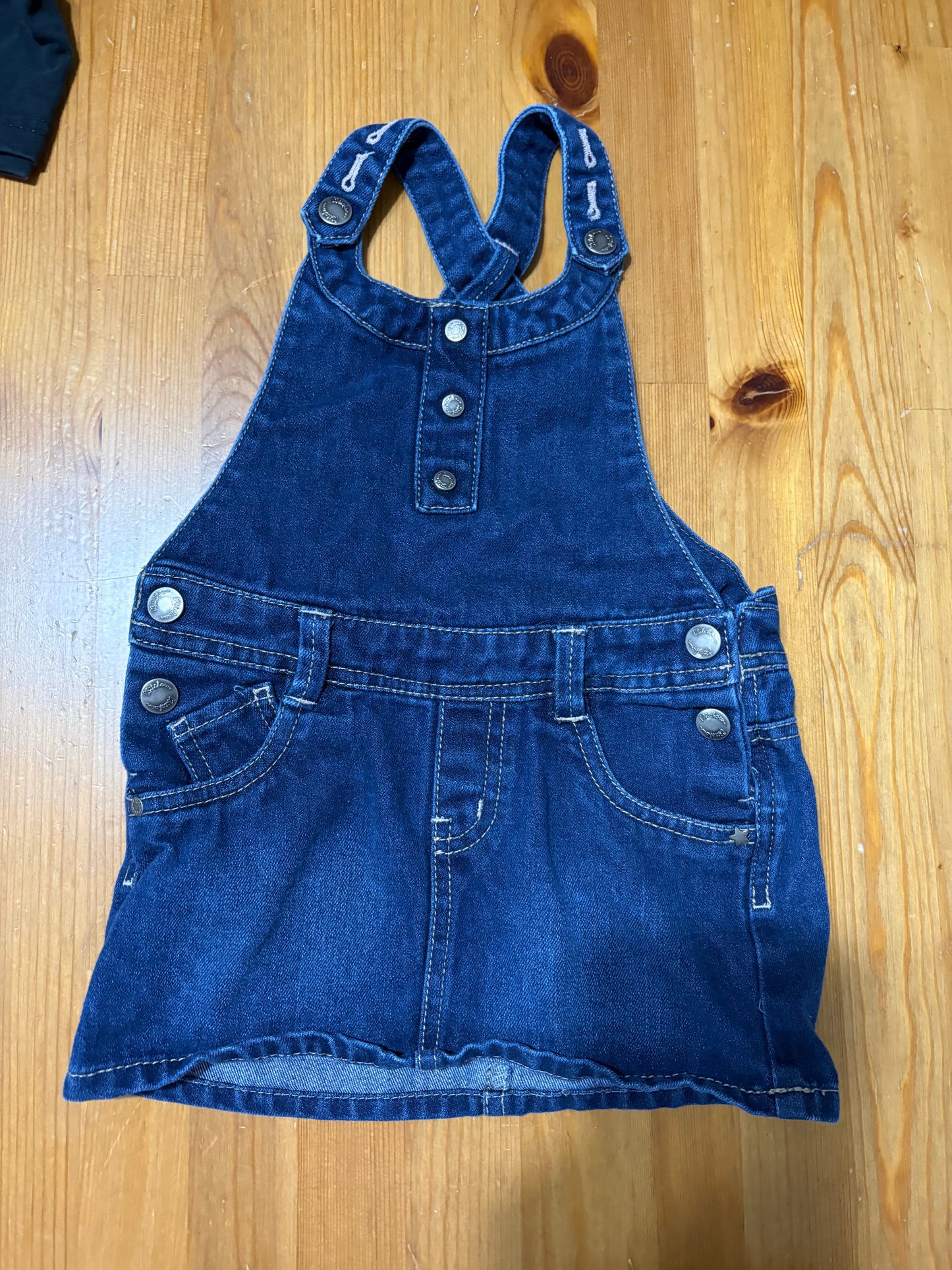 Magnifique robe/salopette top qualité kitchoum 12 mois