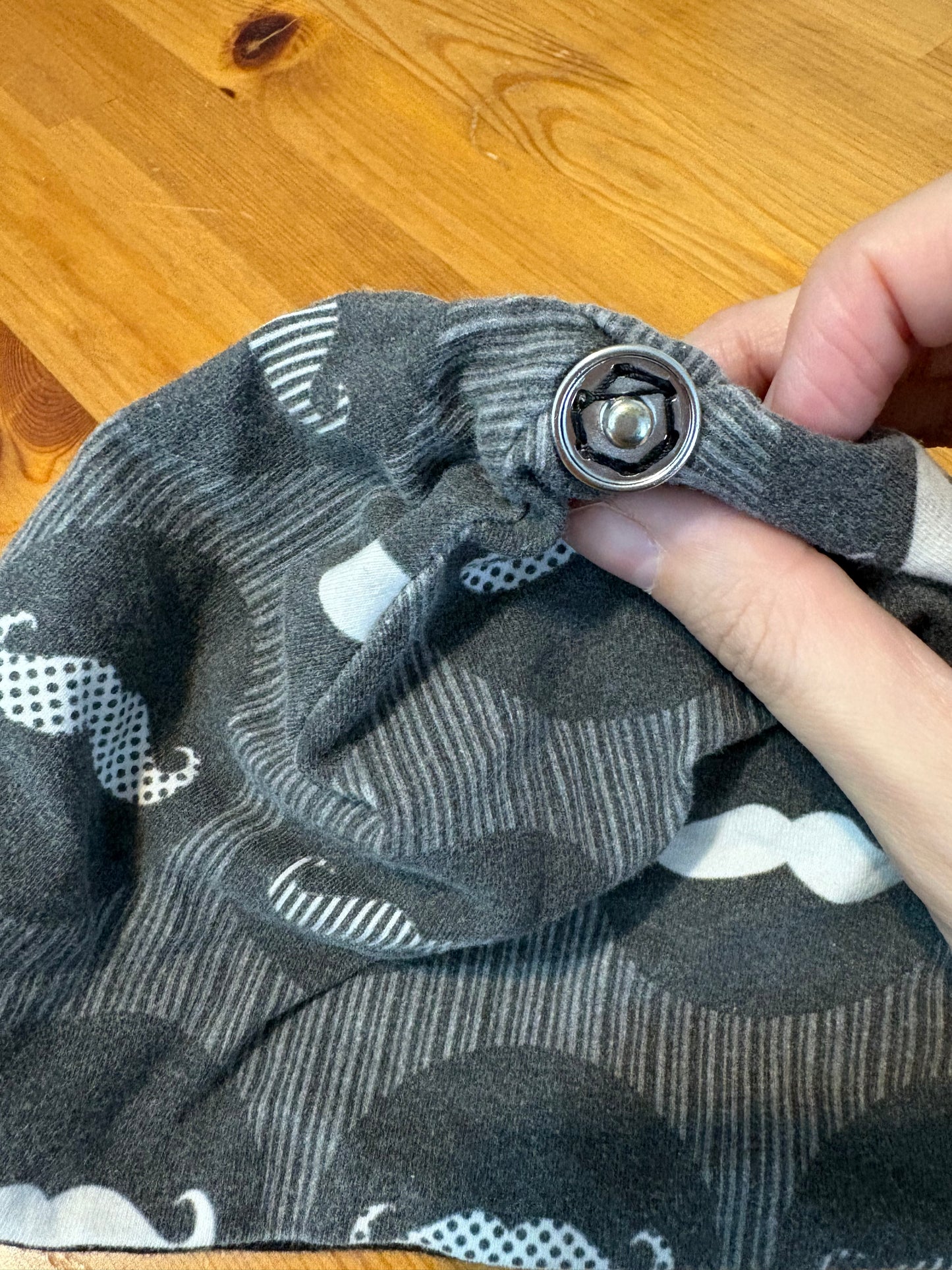 tuque charlie et co 0-6 mois(avec snap pour pompom)