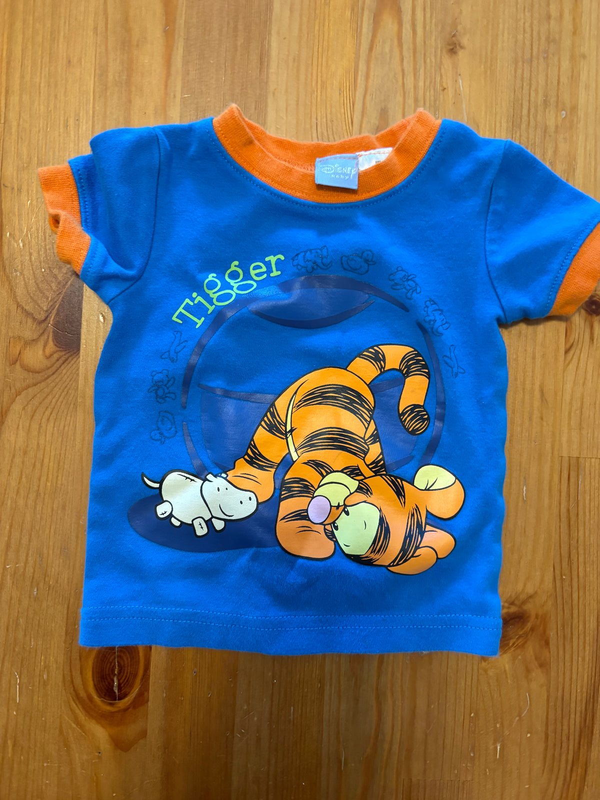 t-shirt disney 6 mois état neuf
