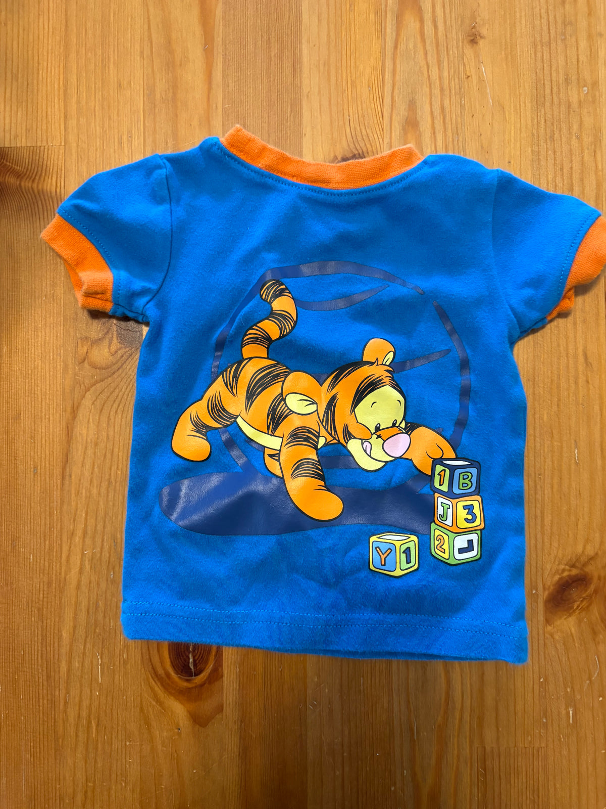 t-shirt disney 6 mois état neuf