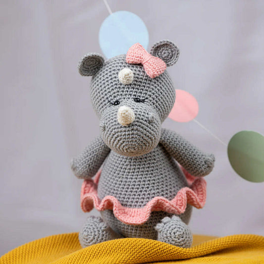 Gina la rhinocéros avec tutu 30 cm hauteur environ