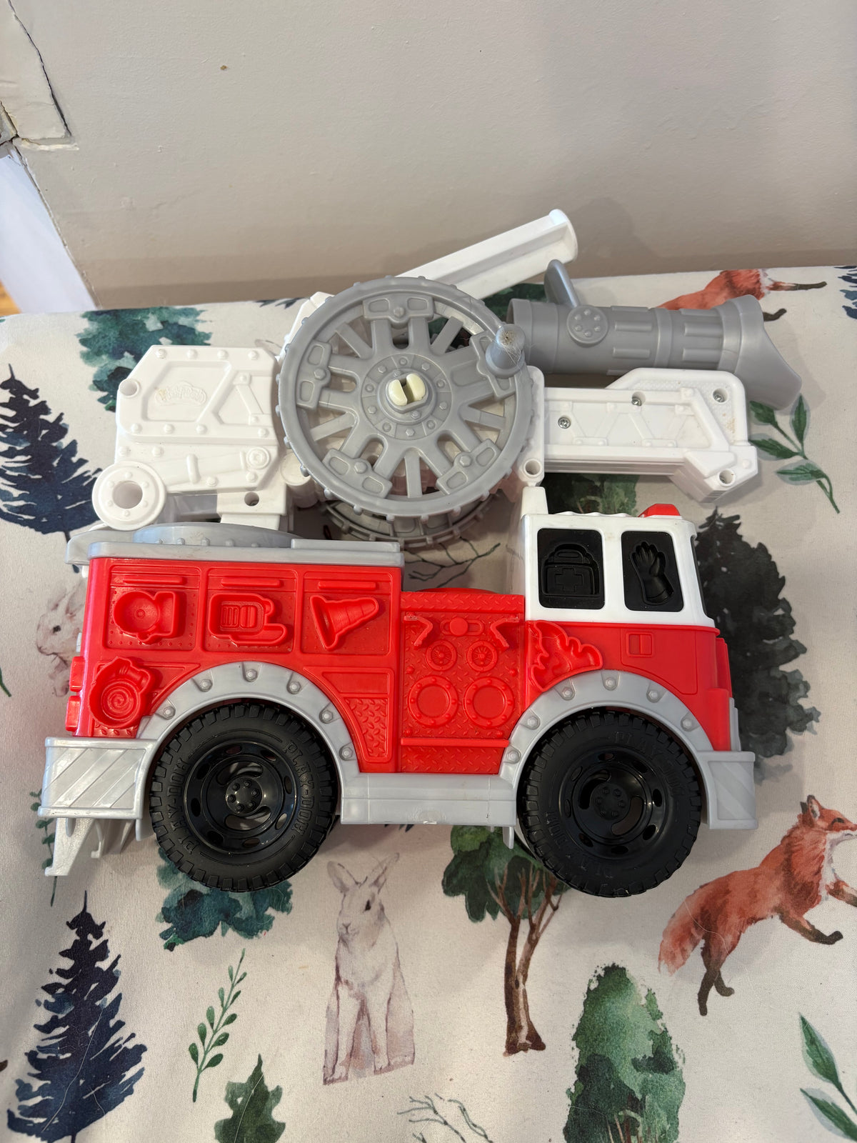 Gros camion de pompier pour pâte à modelé ou simplement pour jouer (cmb)