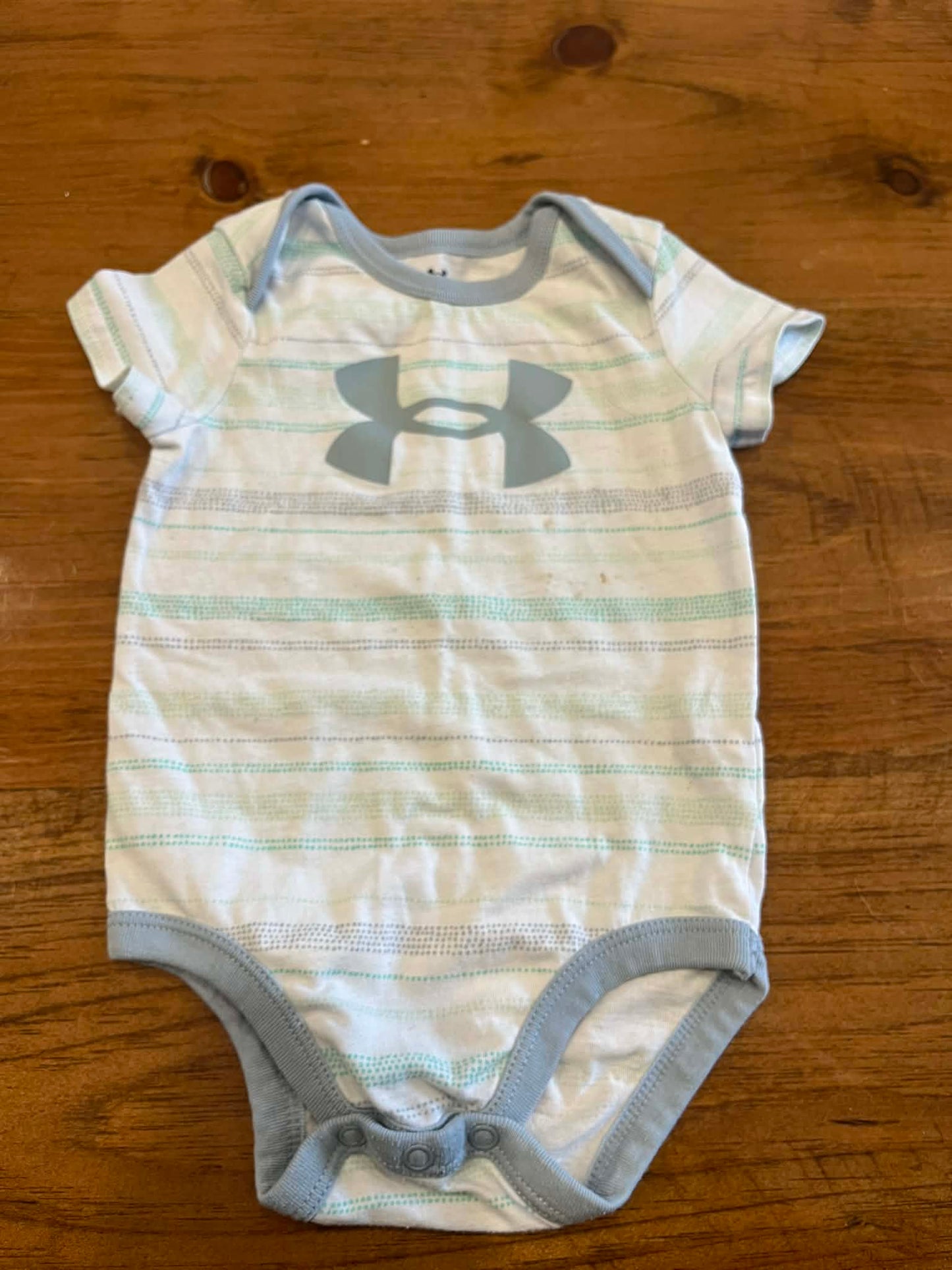 Cache-couche under armour 9-12 mois*