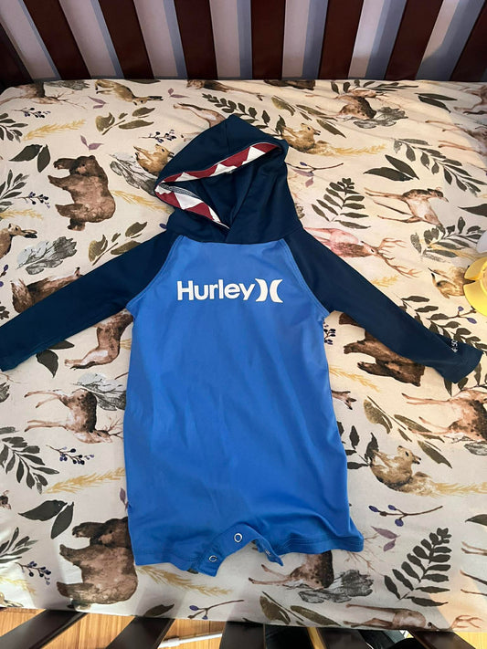 Barboteuse hurley 6 mois valeur 40$(cmb)