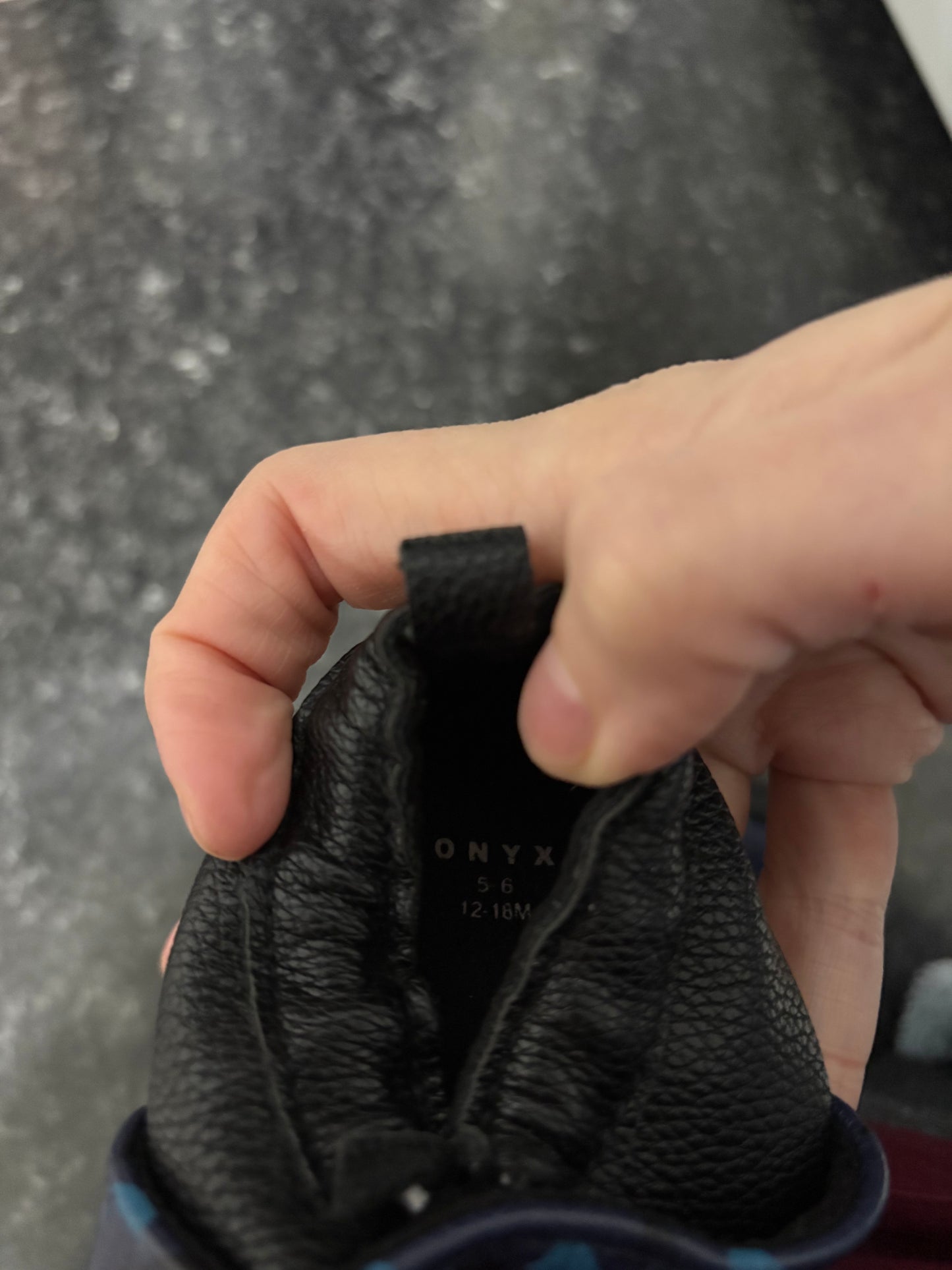 Pantouffle en cuir onyx 12-18 mois neuf